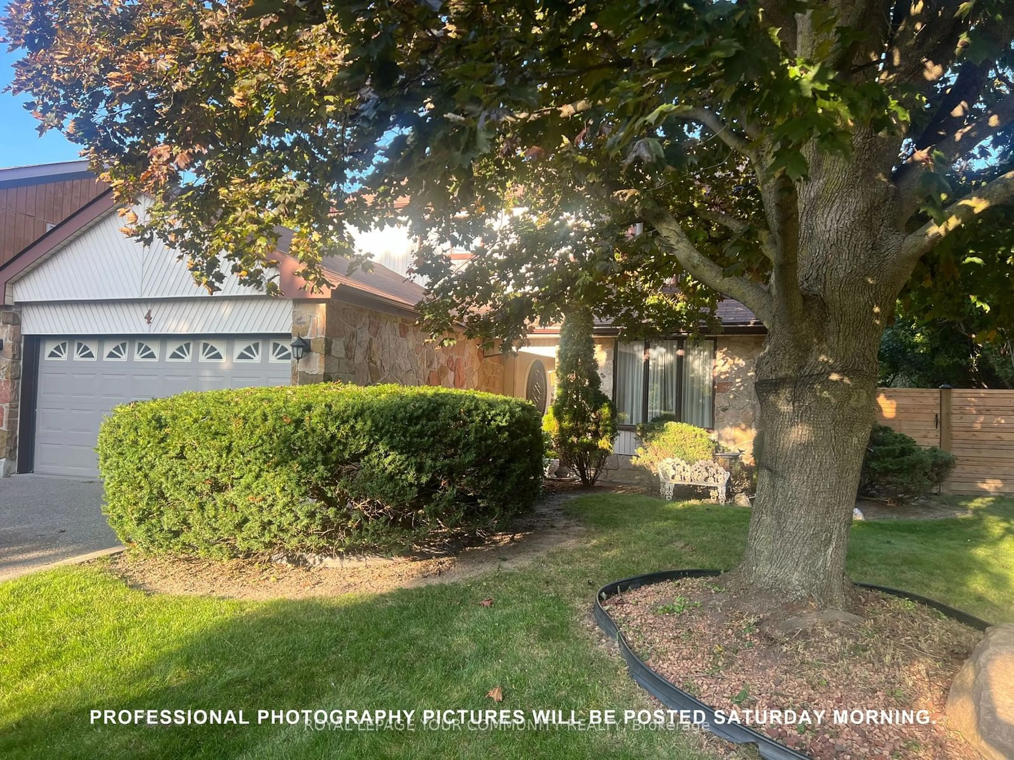 Frontside or backside of a home, the fenced backyard for 4 Melbourne Pl, Brampton Ontario L6S 2Z1