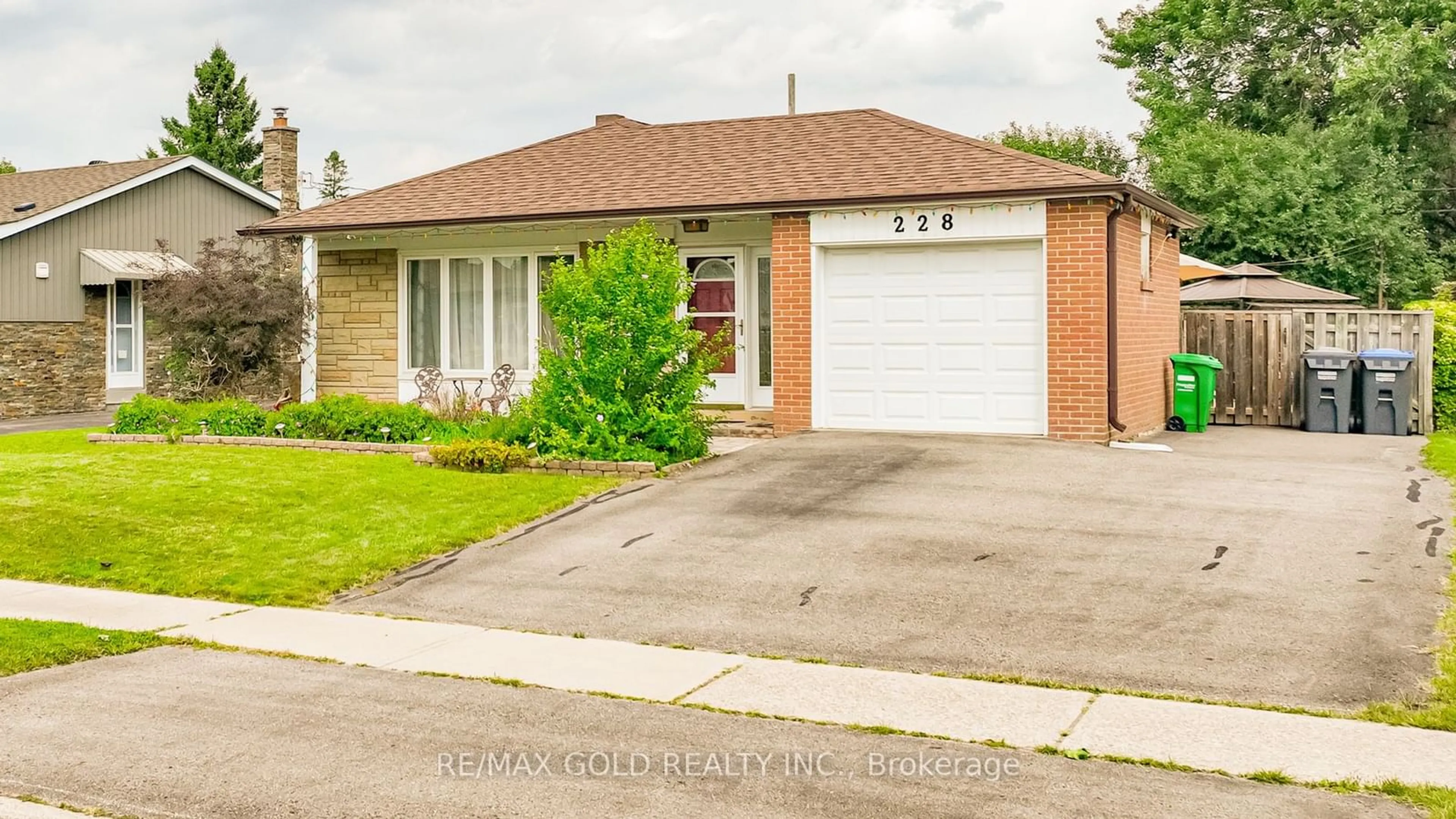 Frontside or backside of a home, the street view for 228 Avondale Blvd, Brampton Ontario L6T 1J4