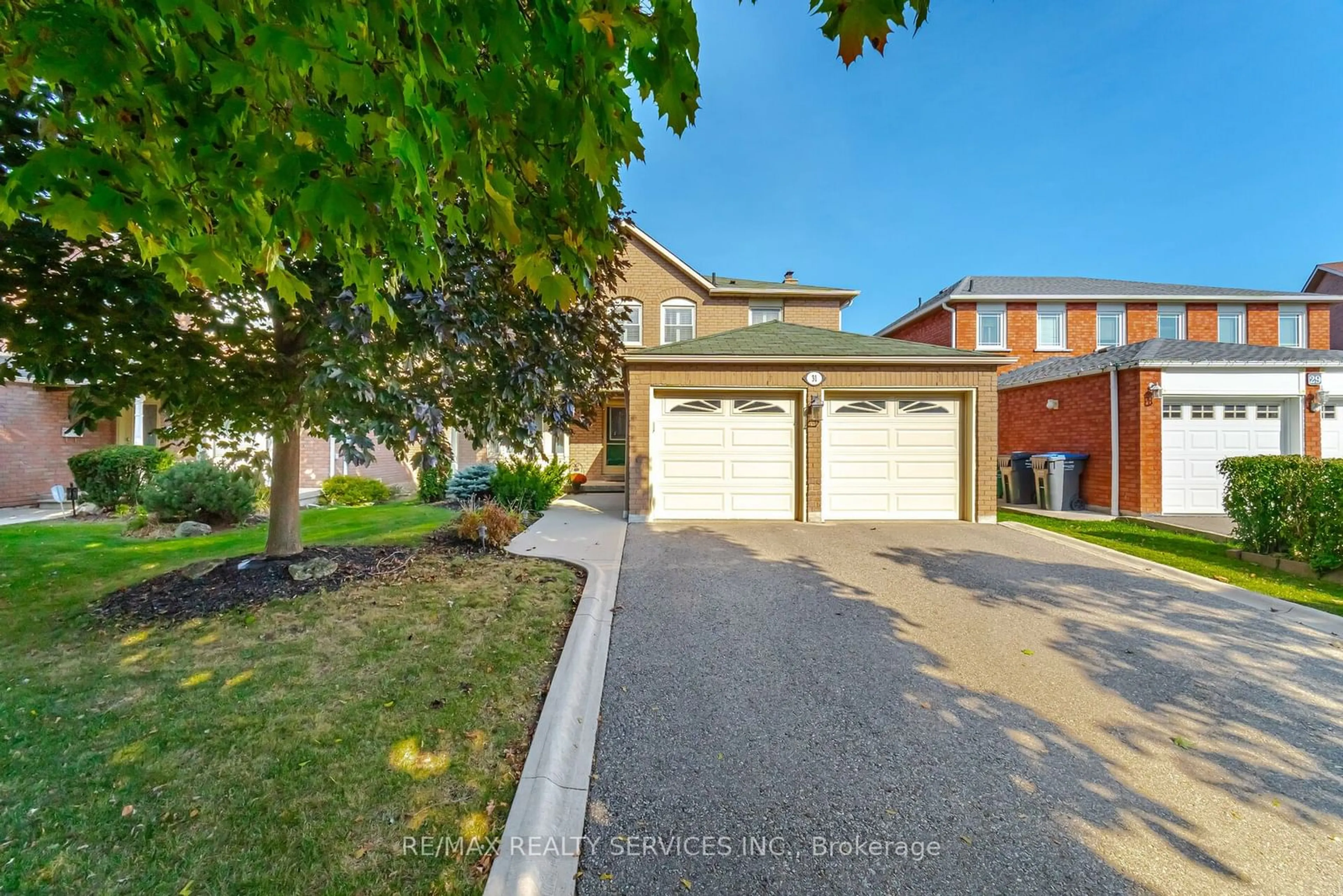 A pic from exterior of the house or condo, the street view for 31 Newbury Cres, Brampton Ontario L6S 5M3