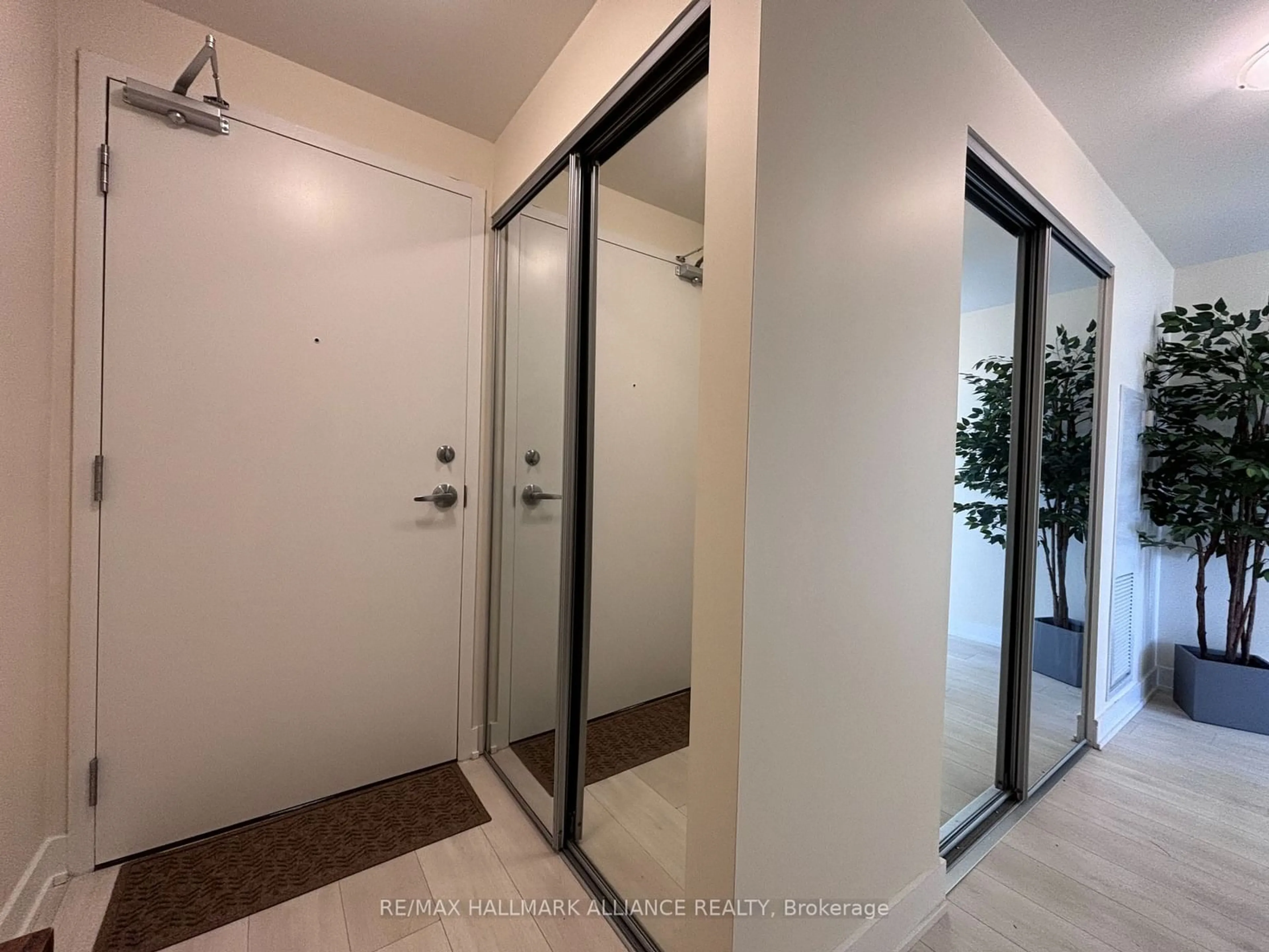 Indoor foyer, not visible floor for 297 Oak Walk Dr #1804, Oakville Ontario L6H 3R6