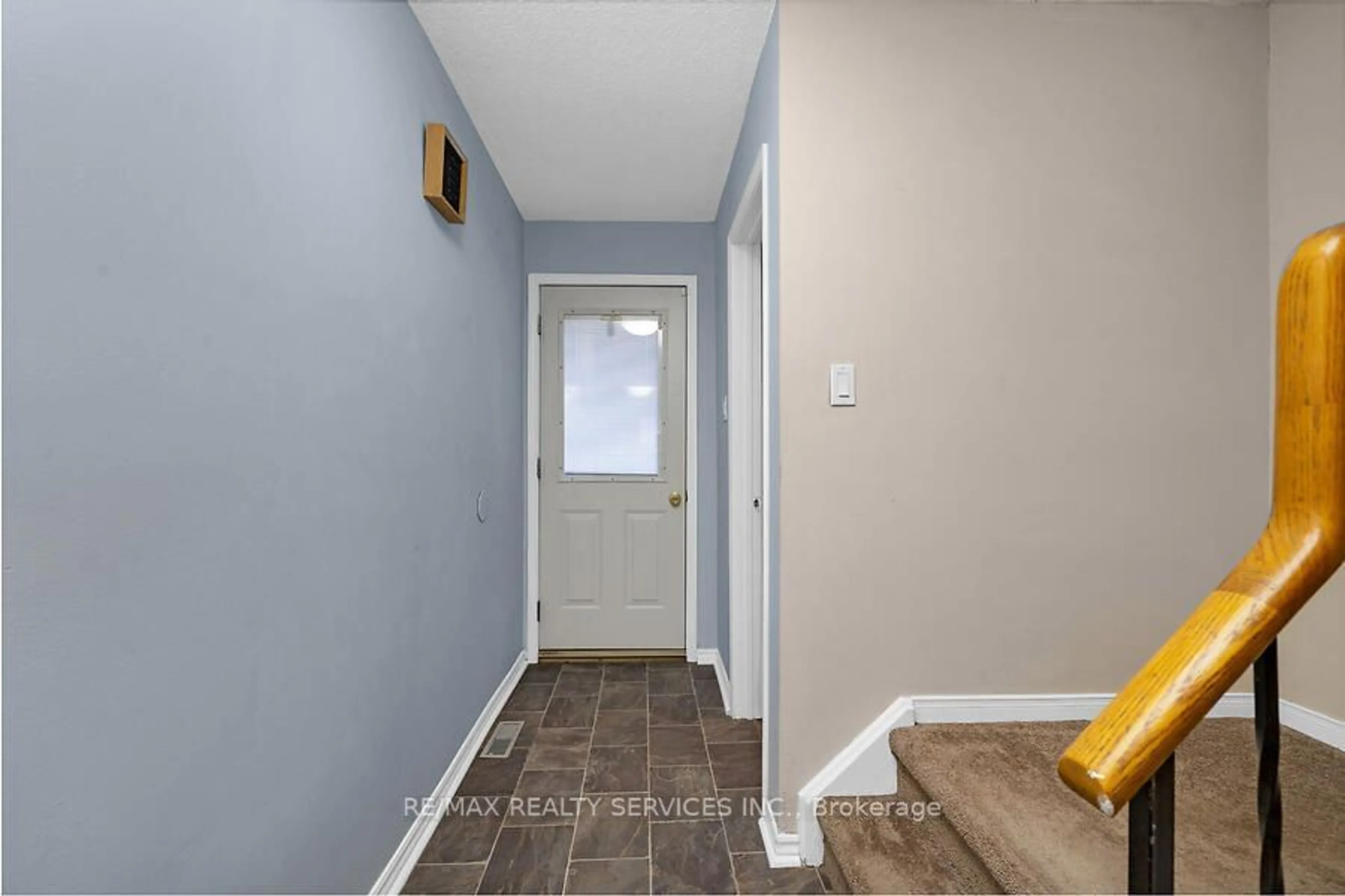 Indoor entryway, carpet floors for 16 Ferri Cres, Brampton Ontario L6Z 1R9