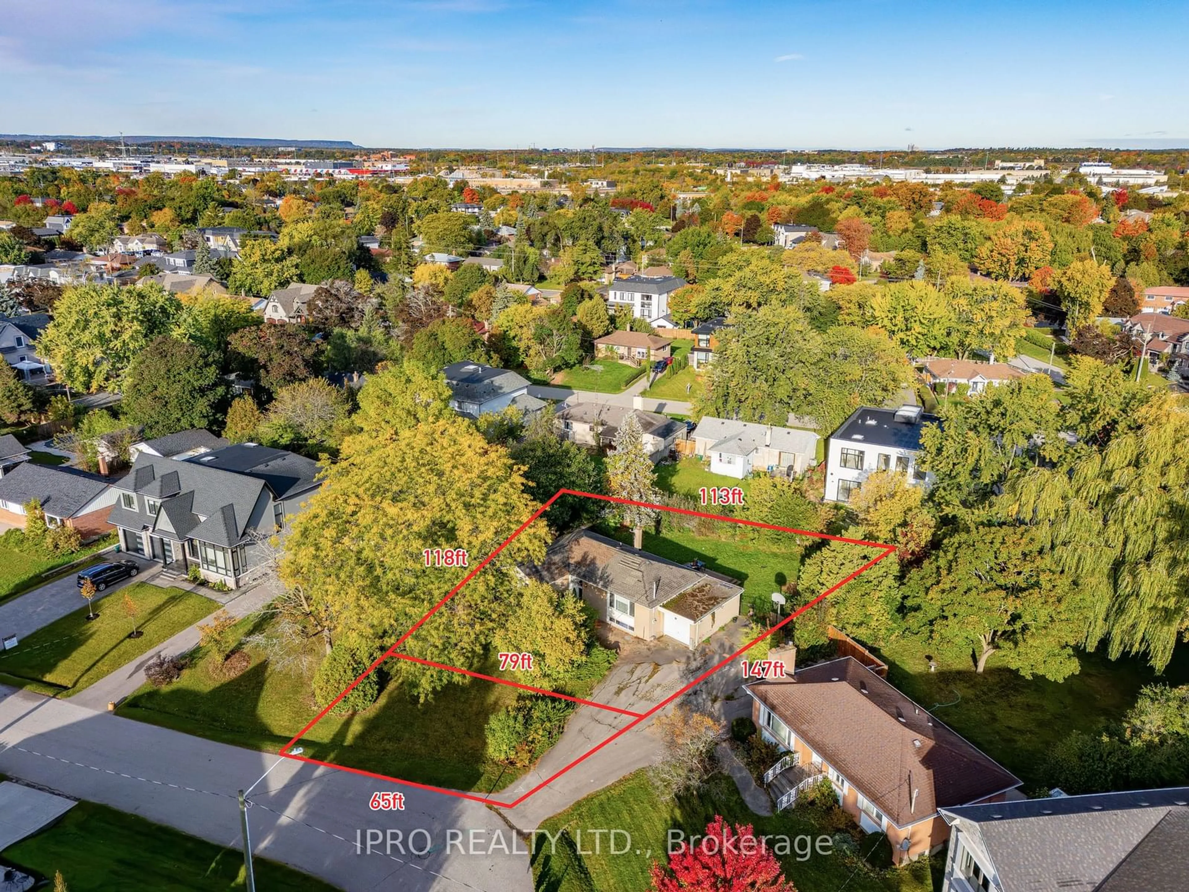 A pic from exterior of the house or condo, the street view for 1333 Sheldon Ave, Oakville Ontario L6L 2P9