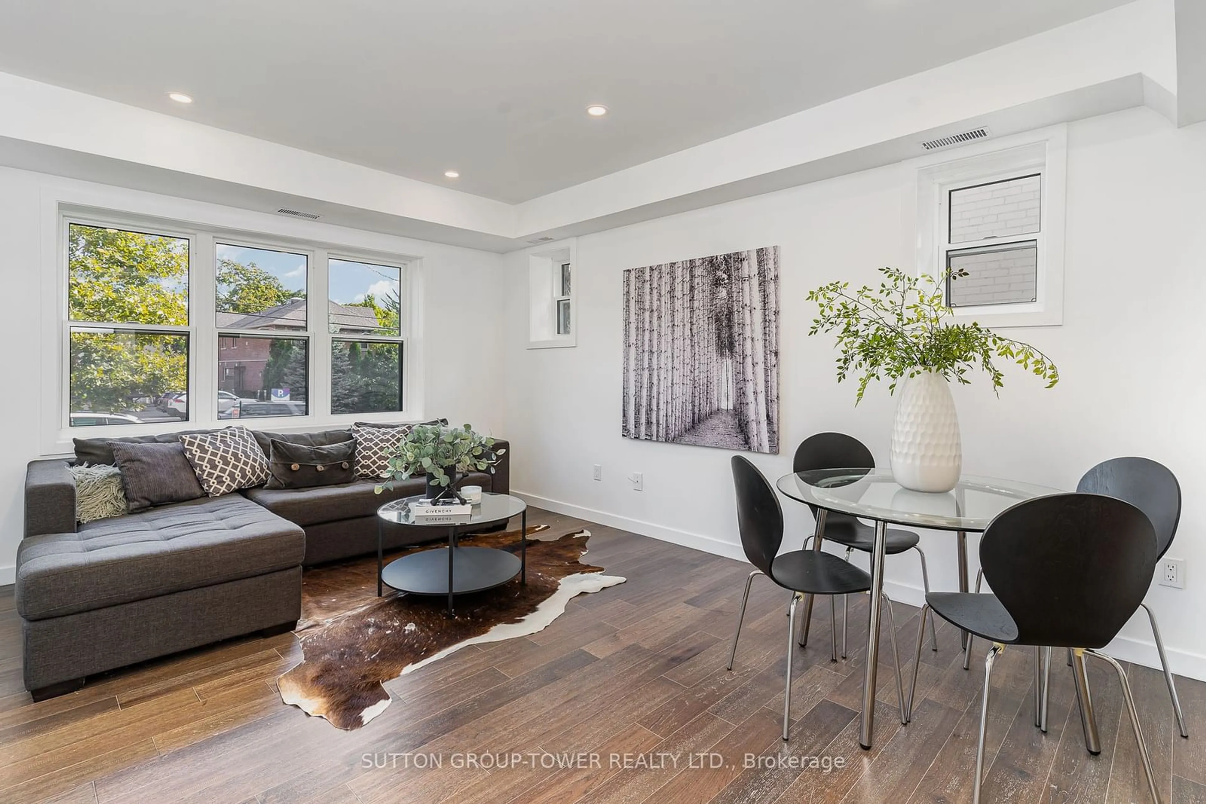 Living room, wood floors for 298 South Kingsway, Toronto Ontario M6S 3T9