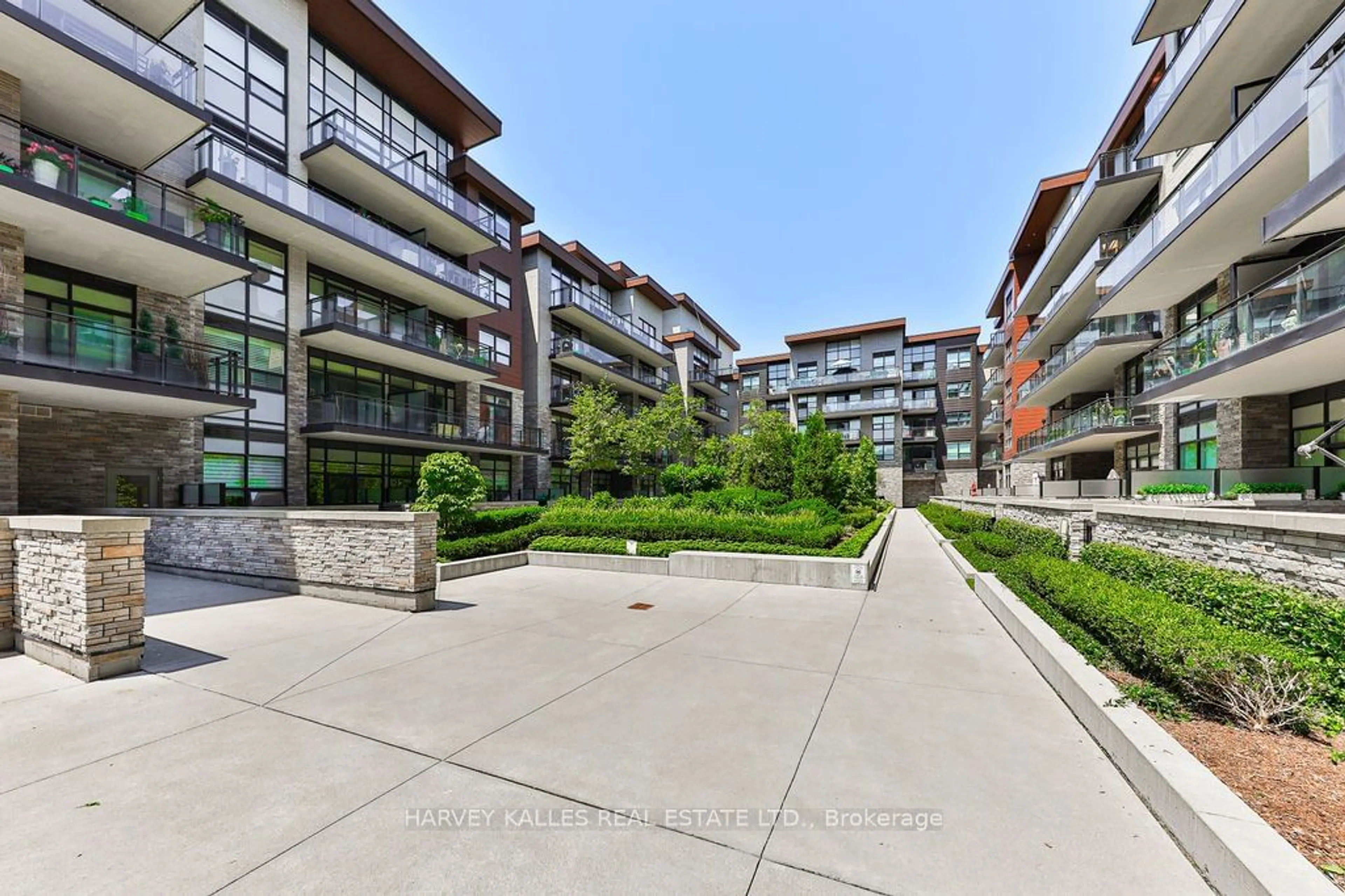 A pic from exterior of the house or condo, the street view for 1575 Lakeshore Blvd #366, Mississauga Ontario L5J 0B1