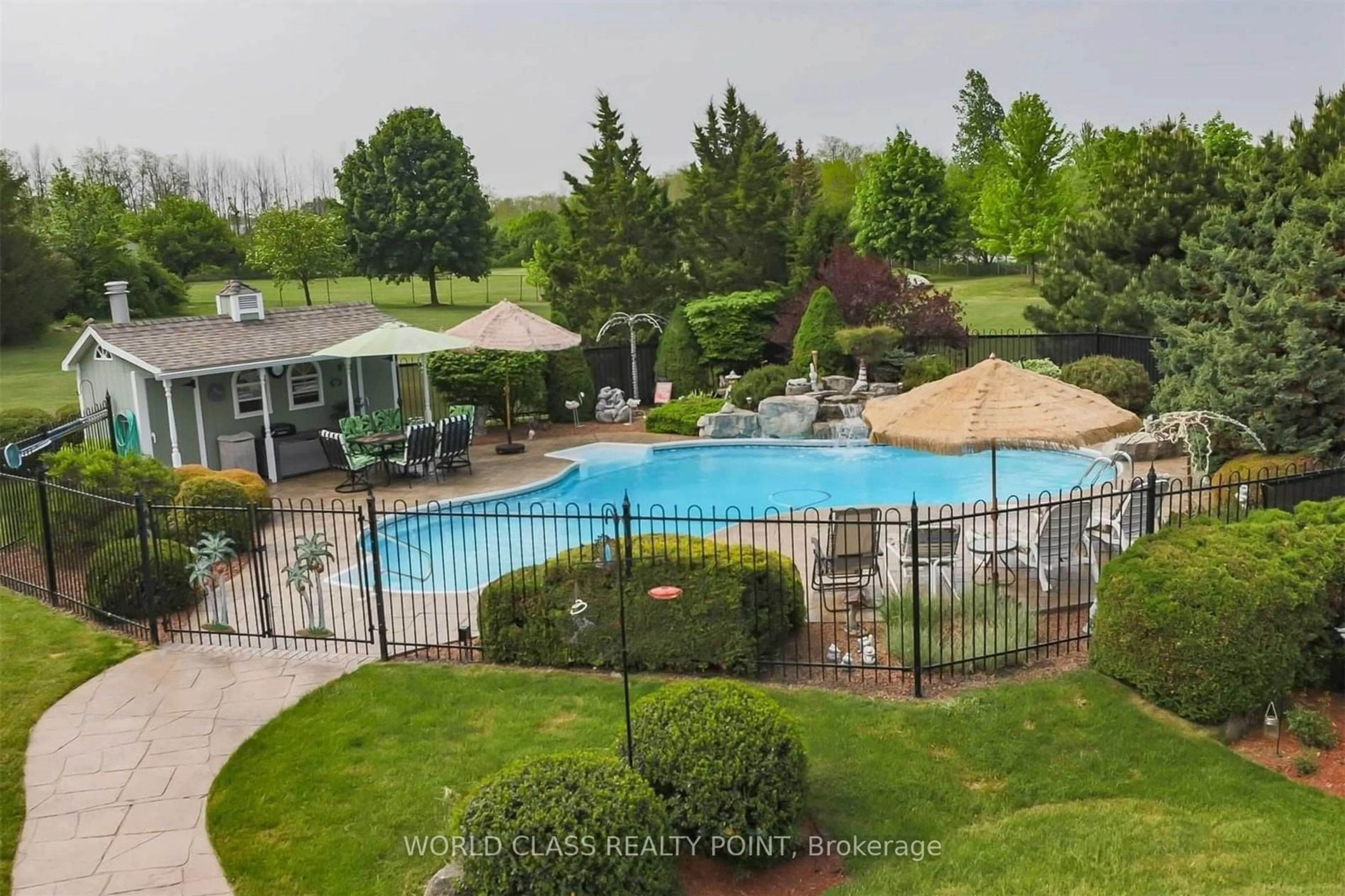 Indoor or outdoor pool for 5114 Mount Nemo Cres, Burlington Ontario L7M 0T6