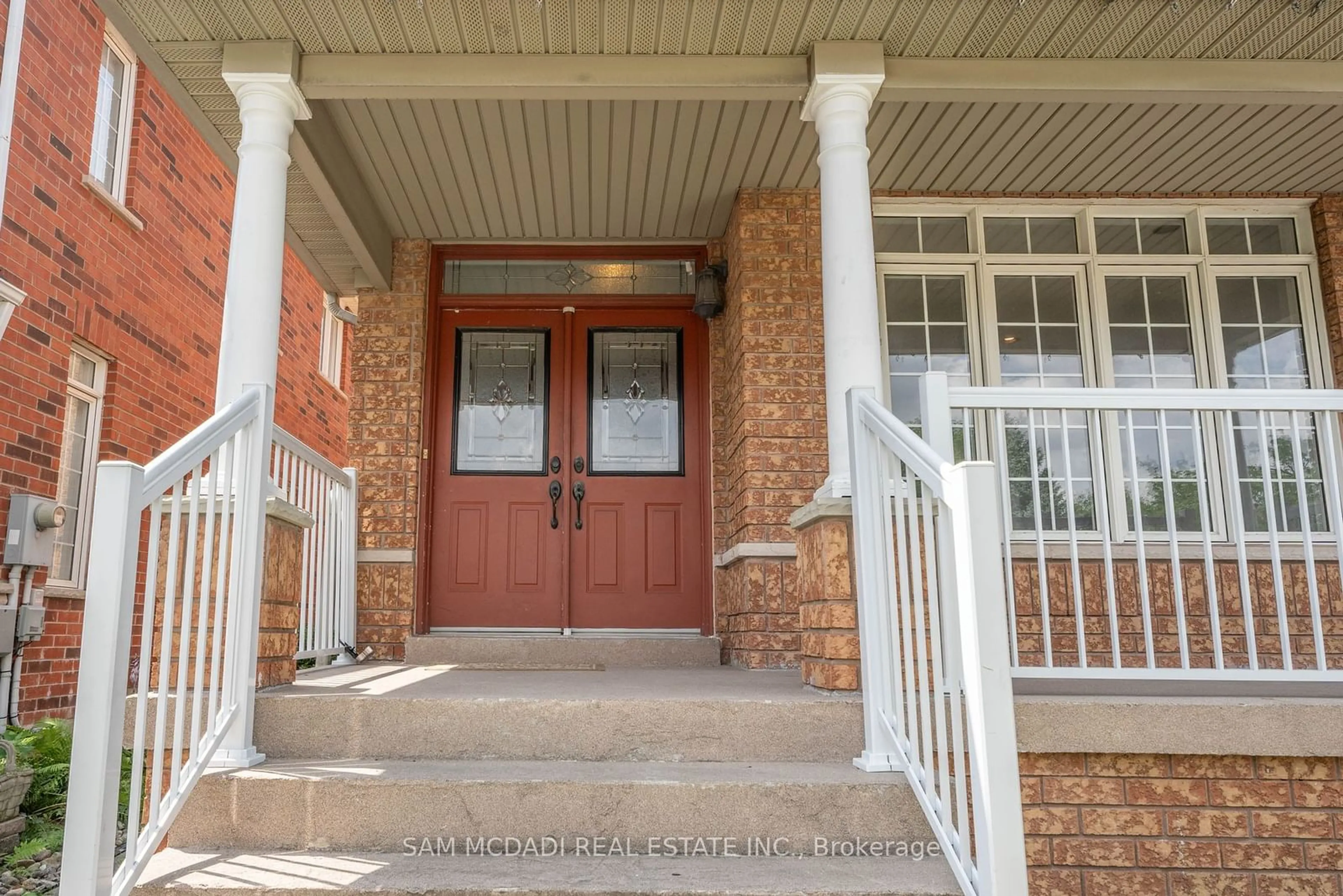 Indoor entryway, wood floors for 5914 Long Valley Rd, Mississauga Ontario L5M 6J6