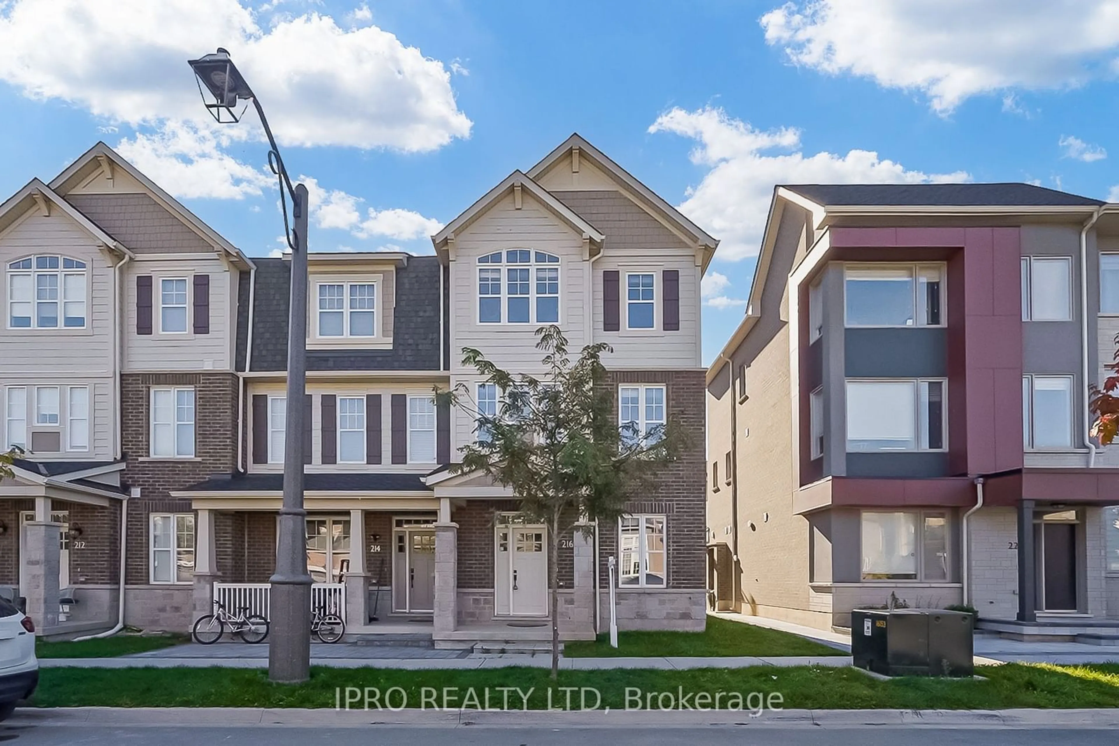 A pic from exterior of the house or condo, the street view for 216 Harold Dent Tr, Oakville Ontario L6M 1S2