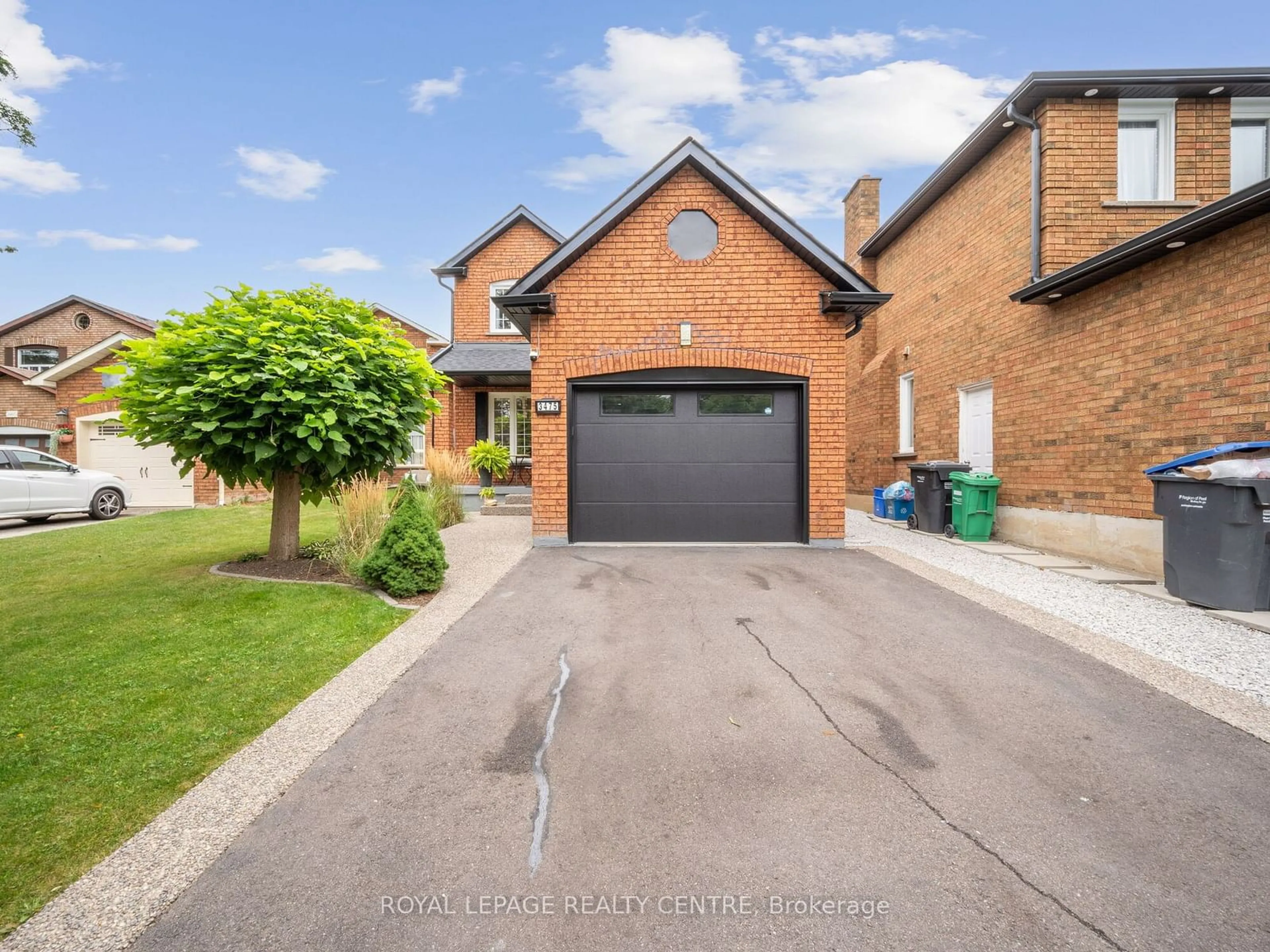 Frontside or backside of a home, the street view for 3475 Chartrand Cres, Mississauga Ontario L5L 4E2