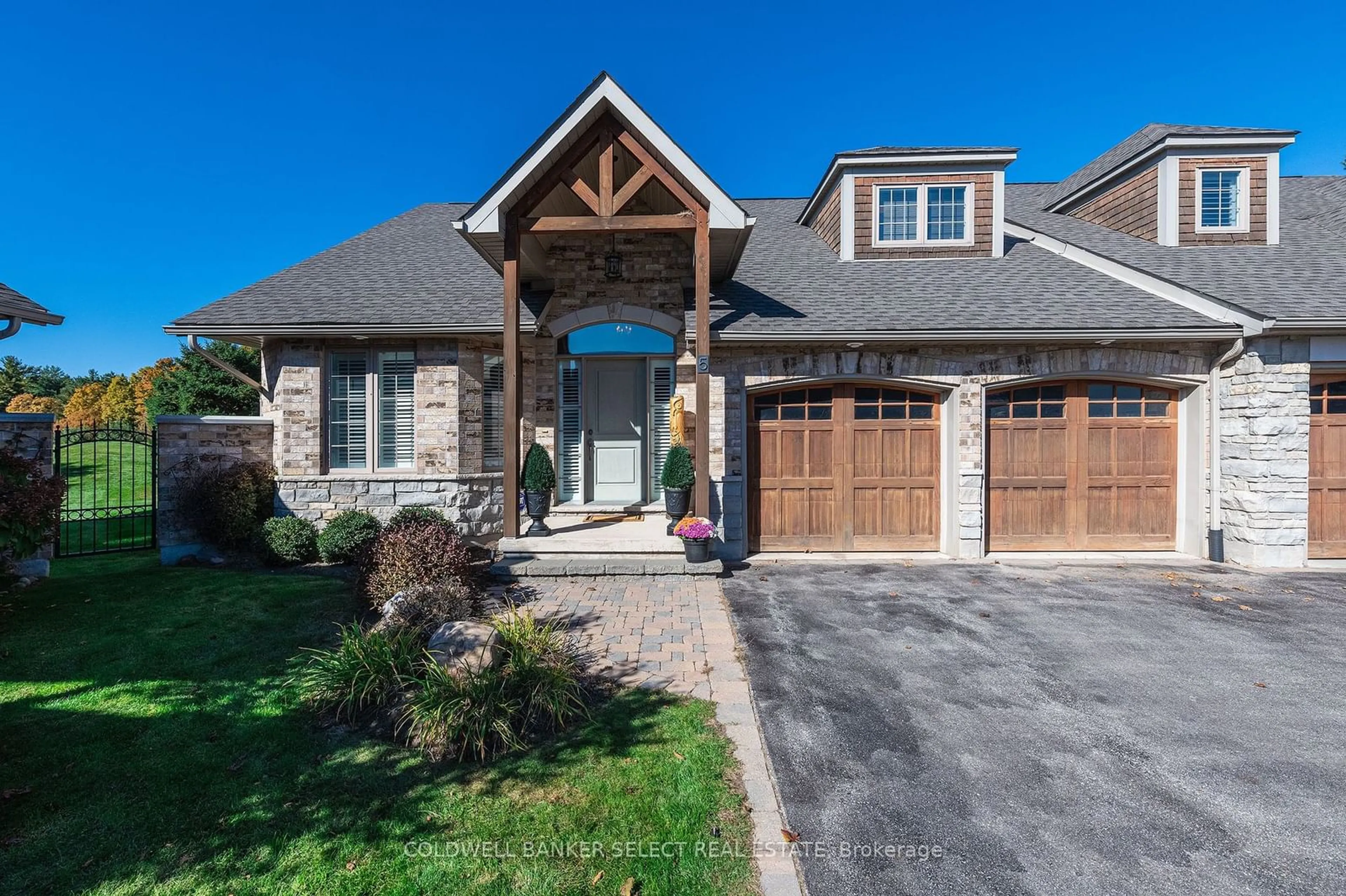 Home with brick exterior material for 14 Zimmerman Dr #5, Caledon Ontario L7E 4C2