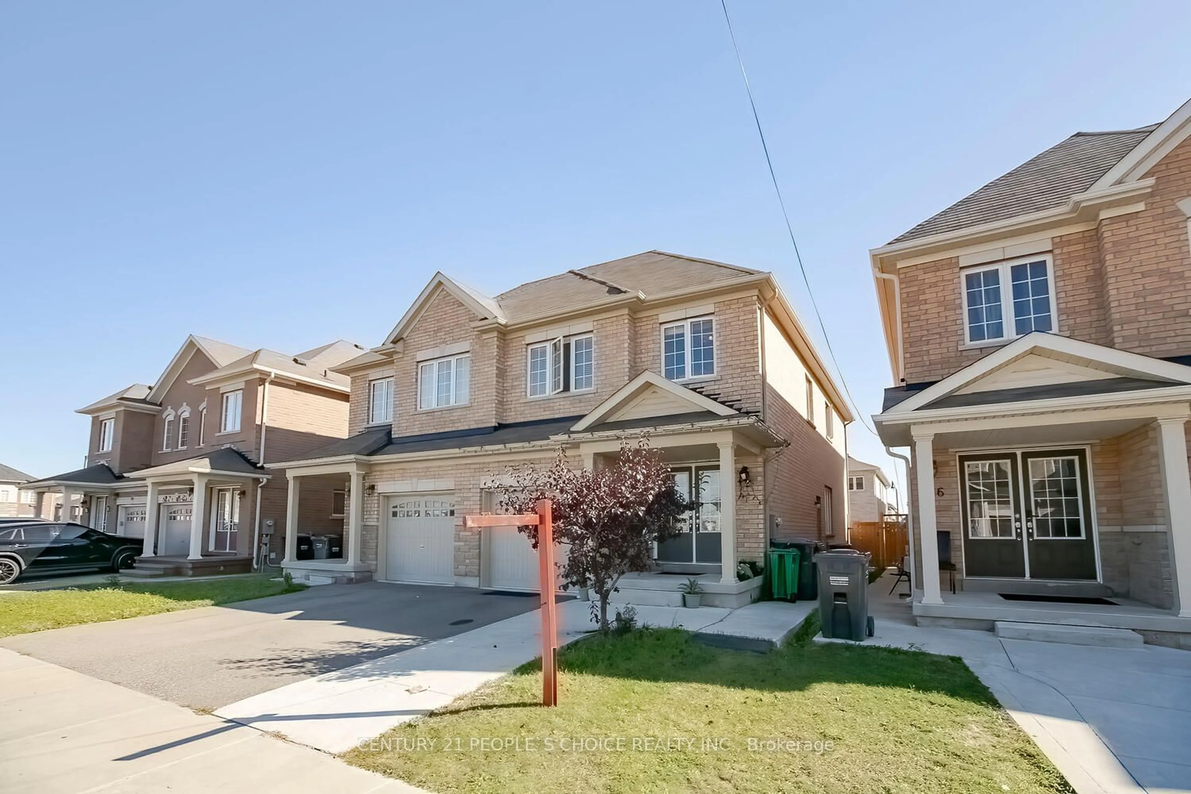 Frontside or backside of a home, the street view for 58 Lanark Circ, Brampton Ontario L6X 5L3