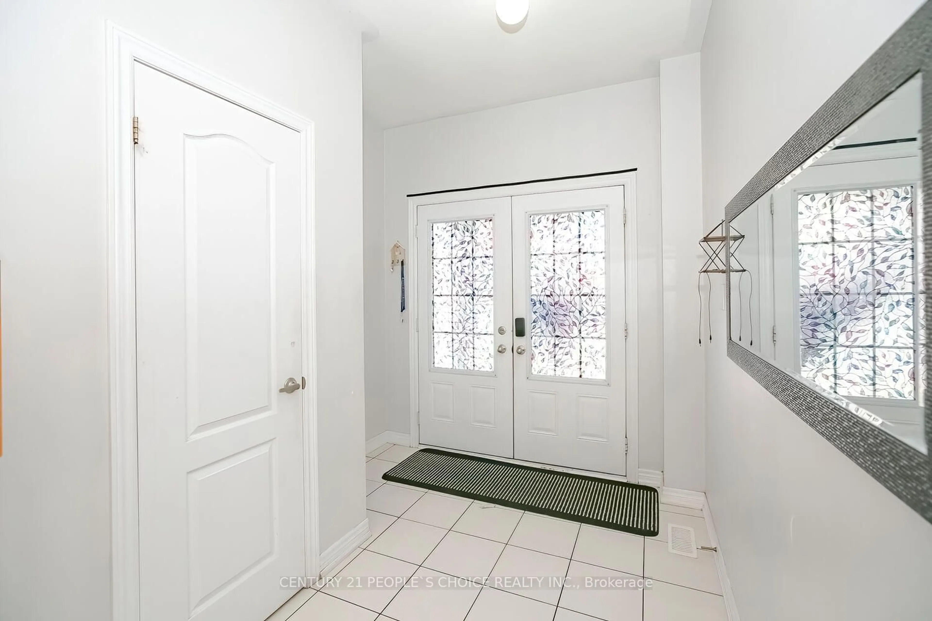 Indoor entryway, not visible floor for 58 Lanark Circ, Brampton Ontario L6X 5L3