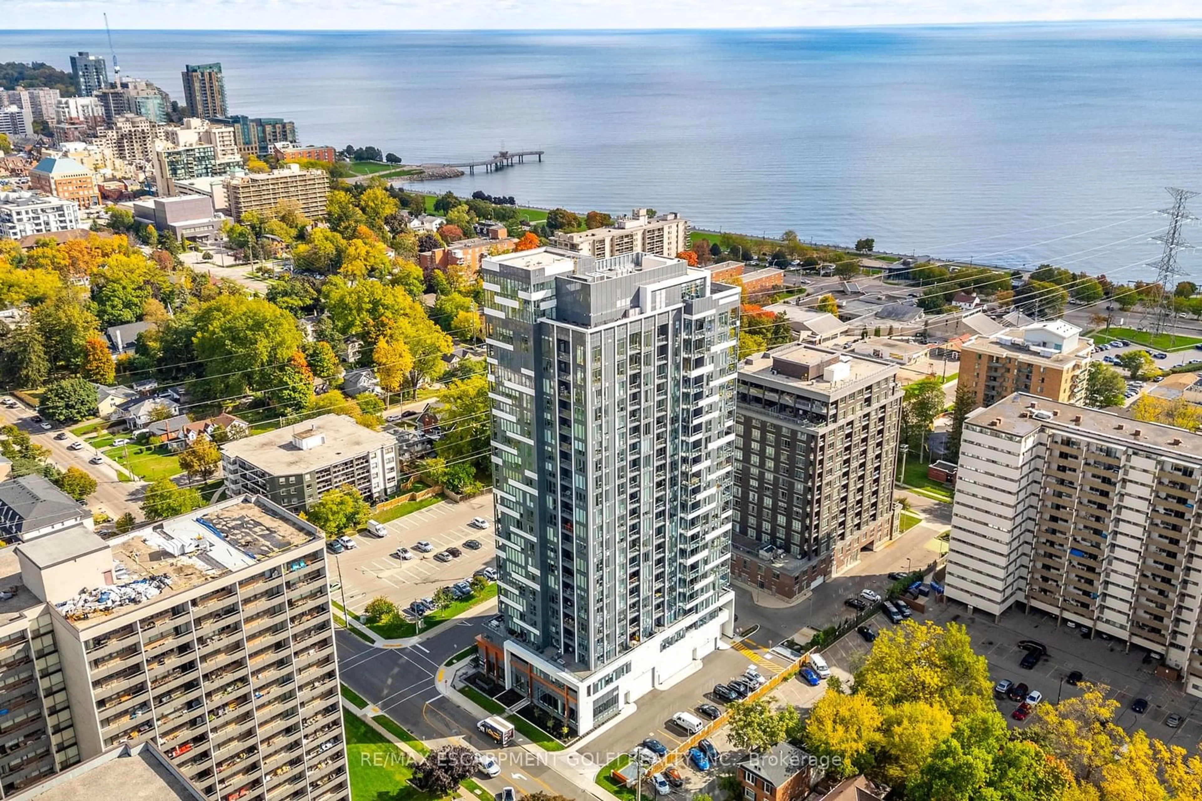 A pic from exterior of the house or condo, the view of city buildings for 500 Brock Ave #206, Burlington Ontario L7S 0A5