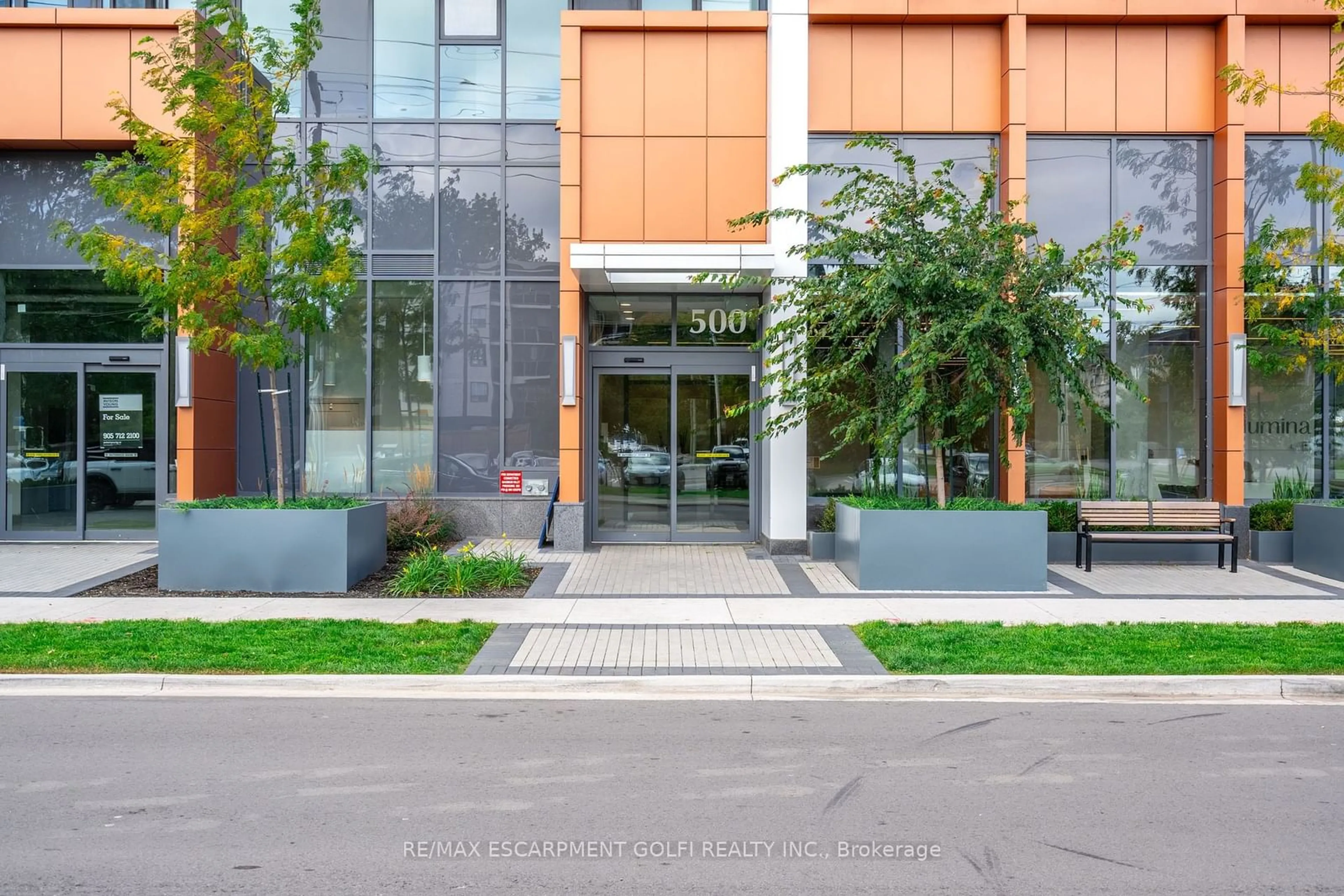 Indoor foyer, cement floor for 500 Brock Ave #206, Burlington Ontario L7S 0A5