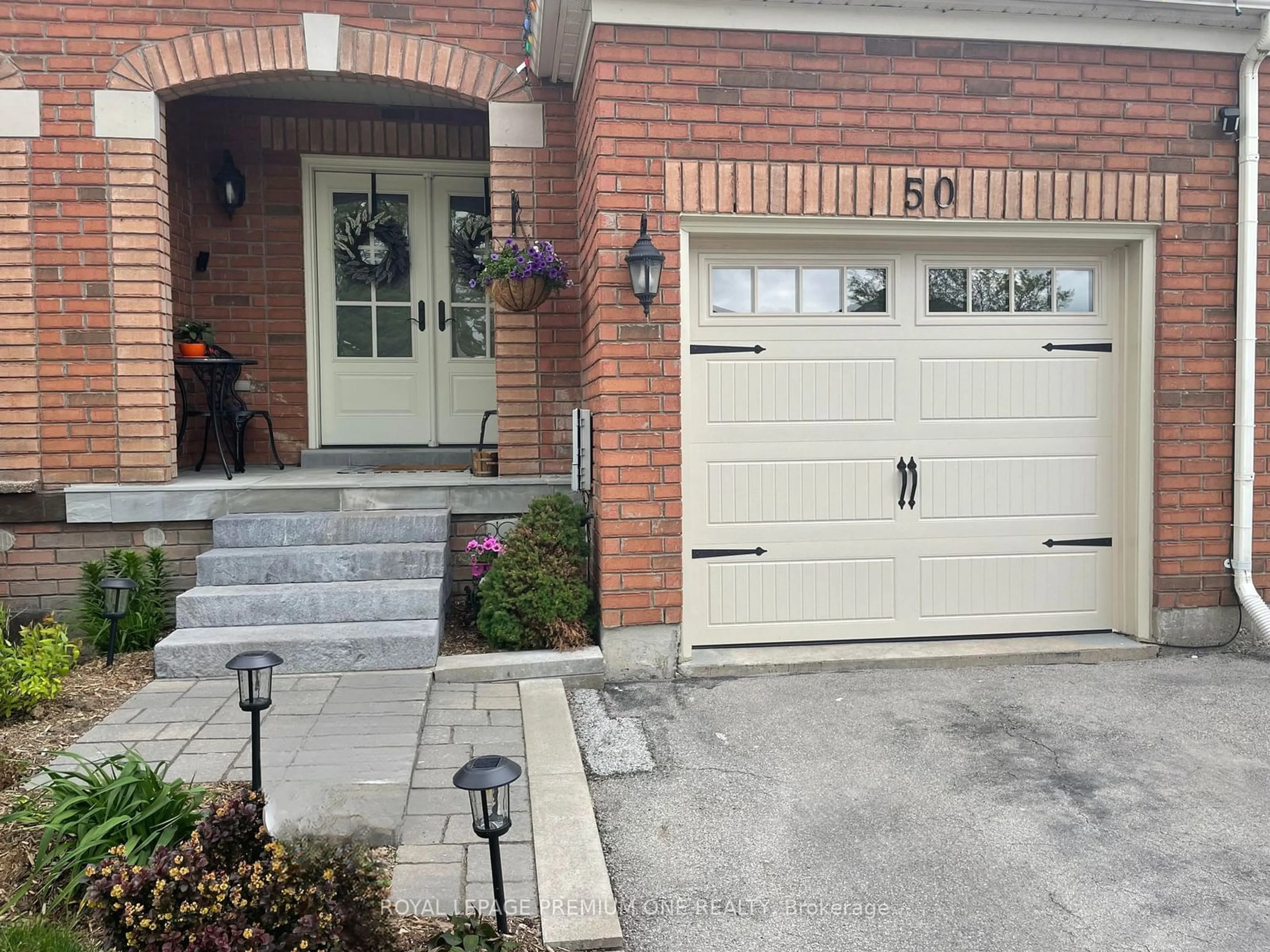 Indoor entryway, ceramic floors for 50 Big Moe Cres, Brampton Ontario L6P 1J7