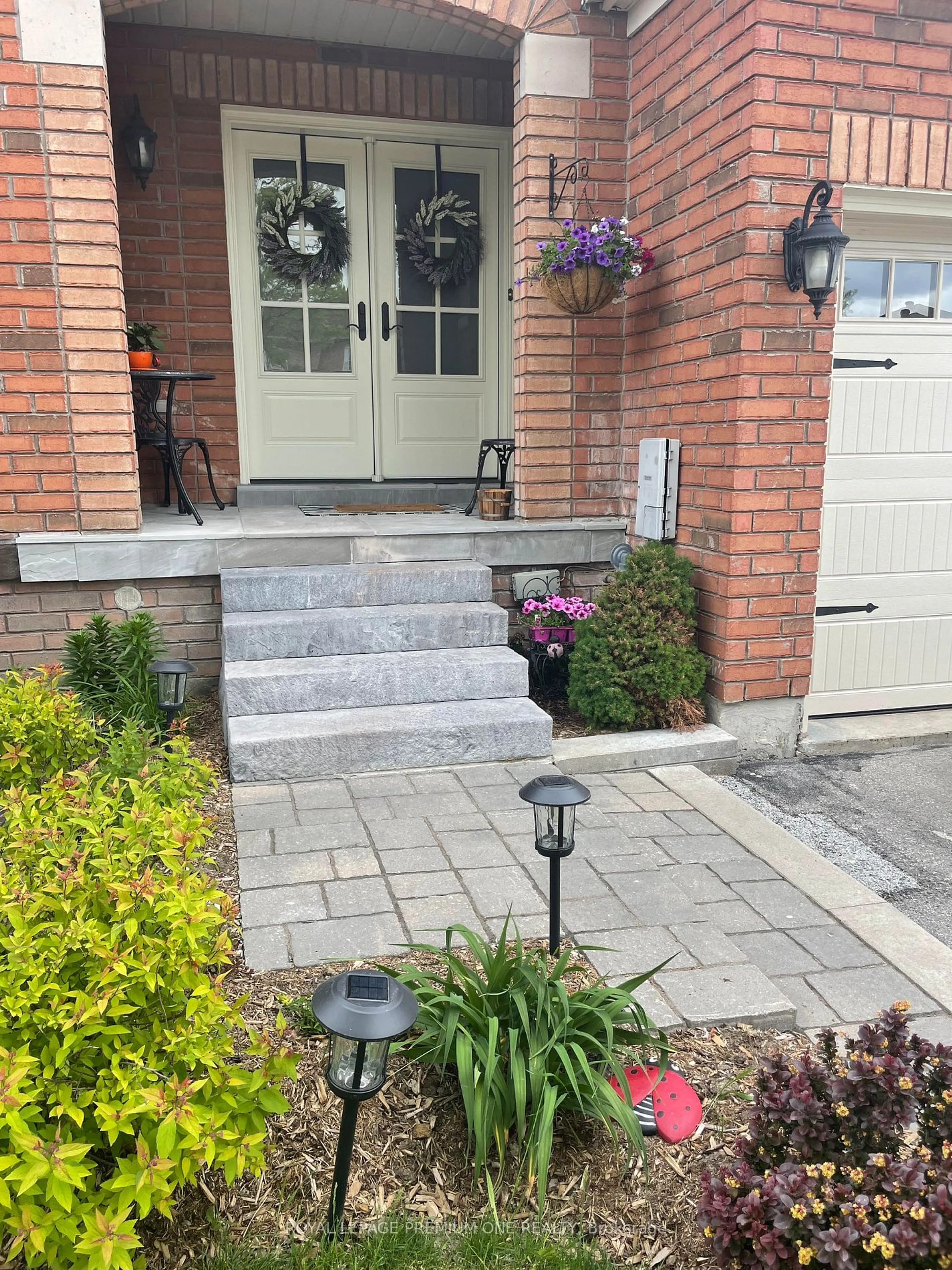 Indoor entryway, cement floor for 50 Big Moe Cres, Brampton Ontario L6P 1J7