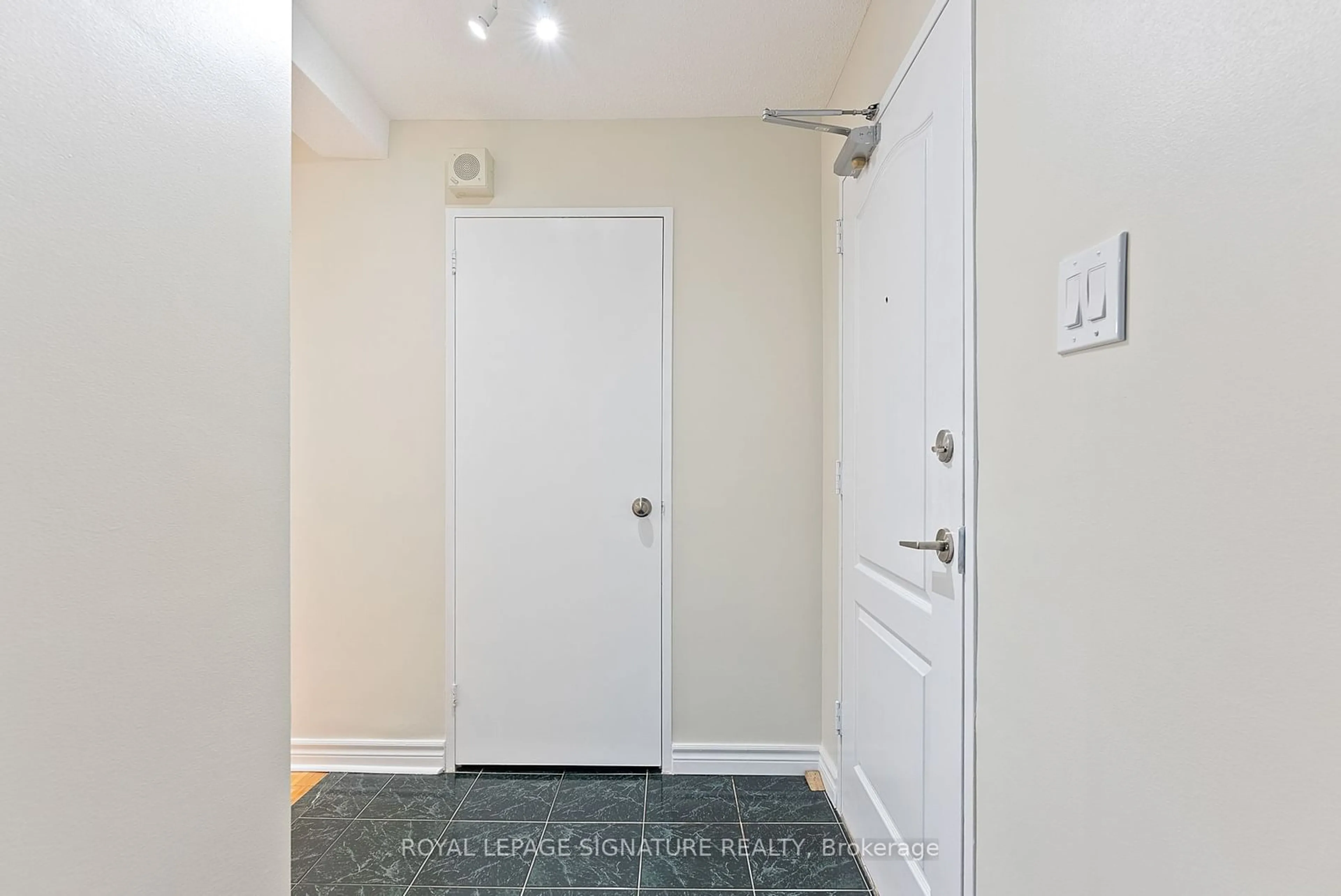 Indoor entryway, not visible floor for 61 Richview Rd #1804, Toronto Ontario M9A 4M8