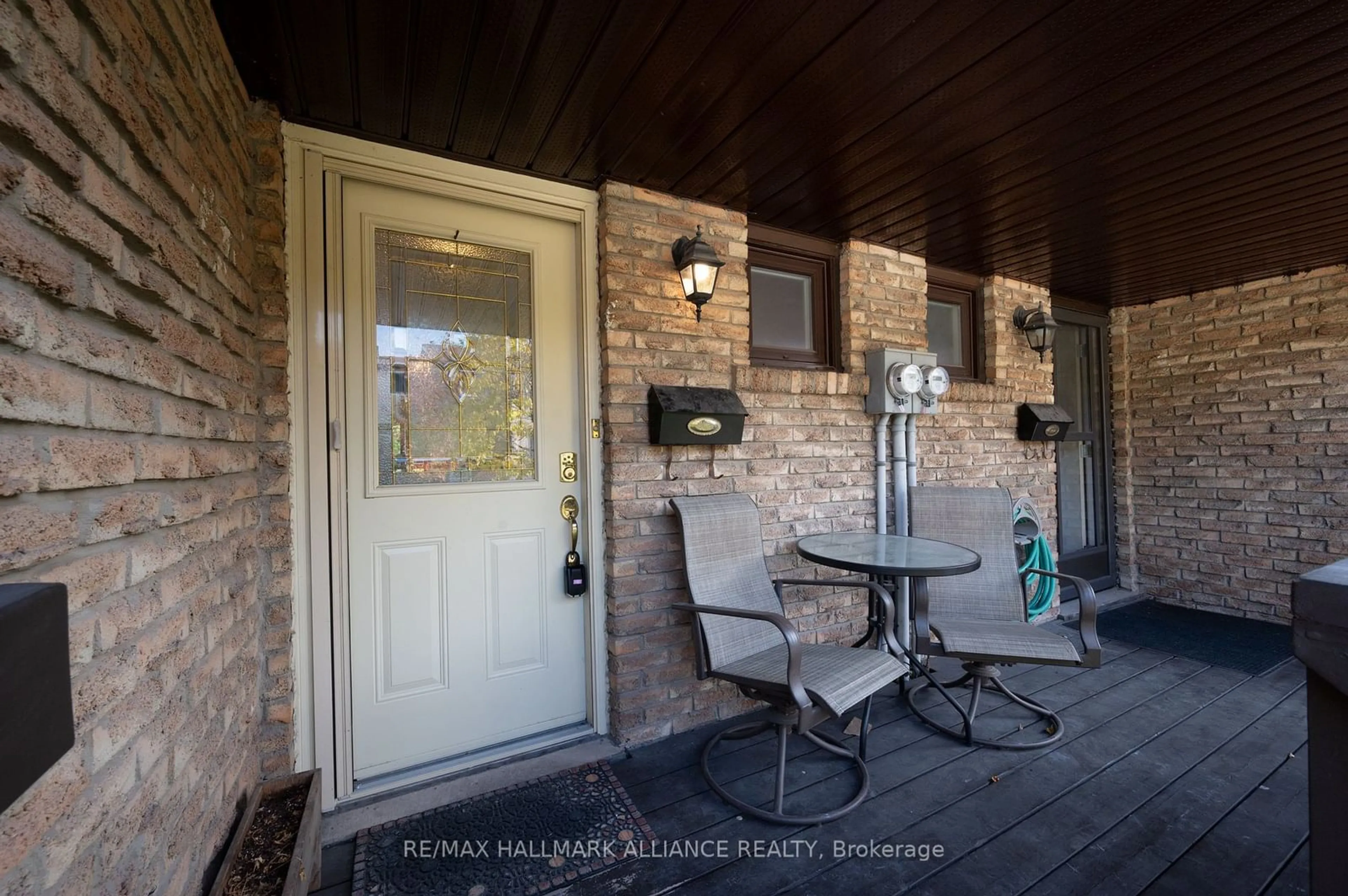 Indoor entryway, wood floors for 481 Pitfield Rd #25, Milton Ontario L9T 3J5