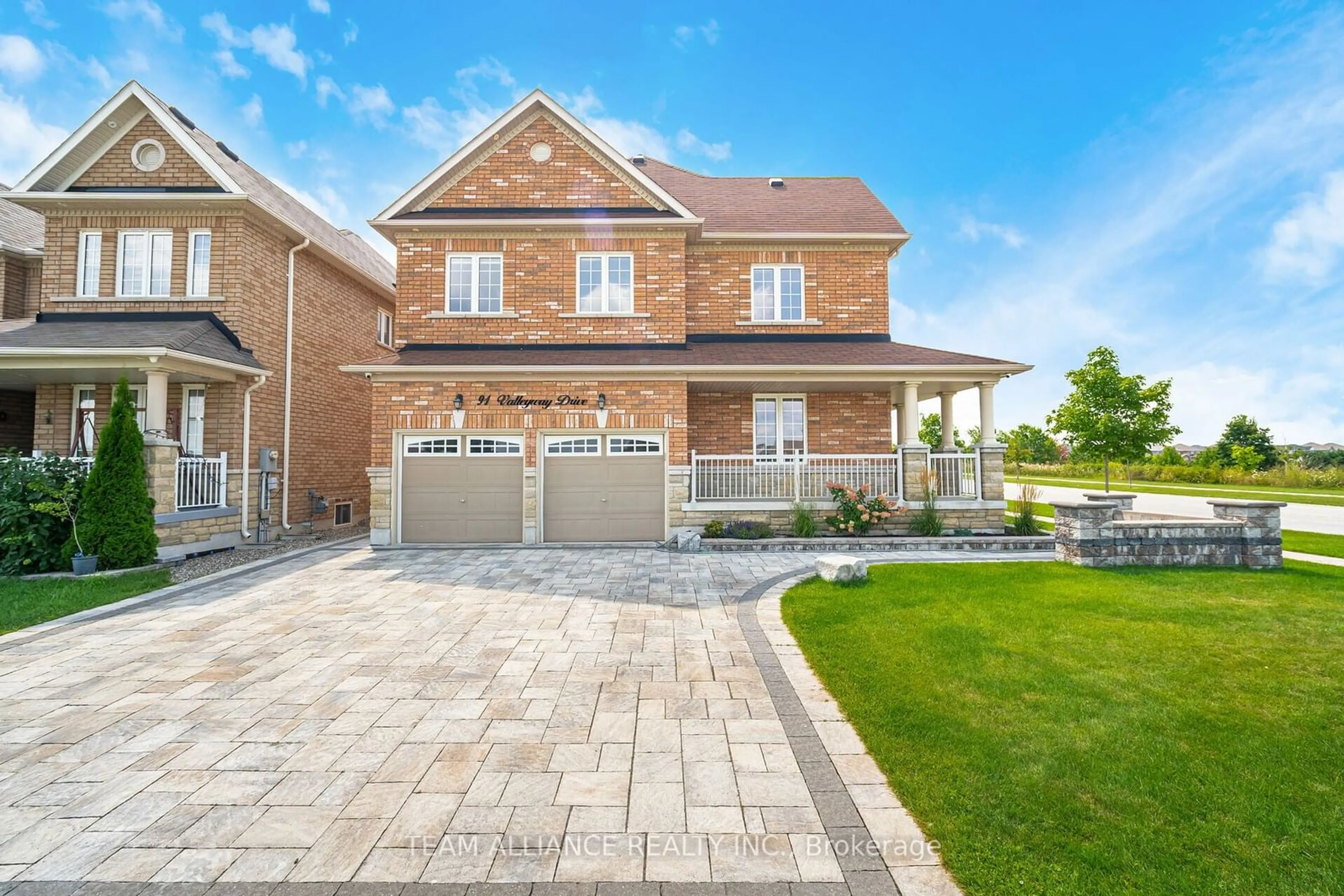 Home with brick exterior material for 91 Valleyway Dr, Brampton Ontario L6X 3C4