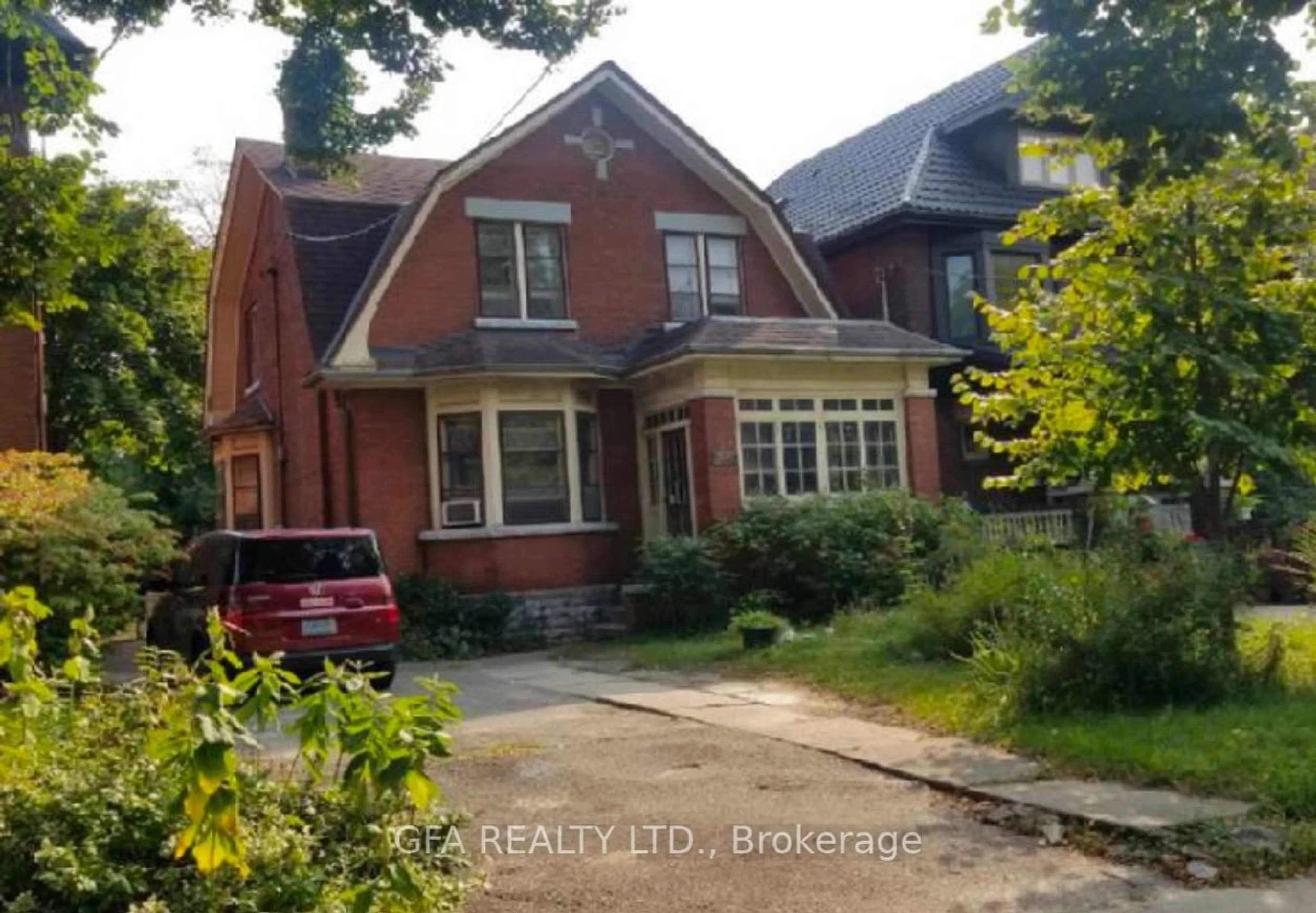 Frontside or backside of a home, the street view for 185 Westminster Ave, Toronto Ontario M6R 1N9