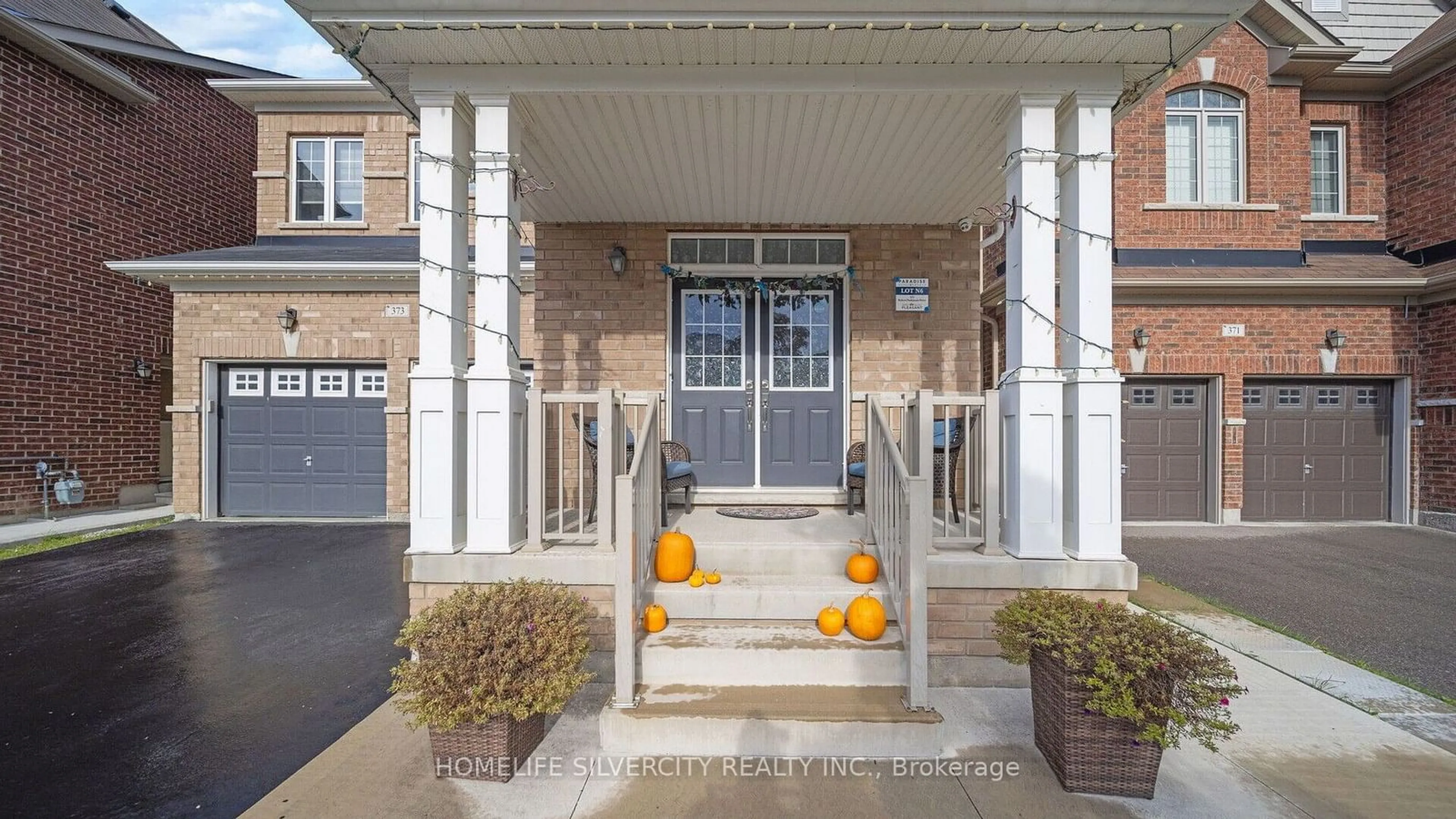 Indoor foyer, wood floors for 373 Robert Parkinson Dr, Brampton Ontario L7A 4B8