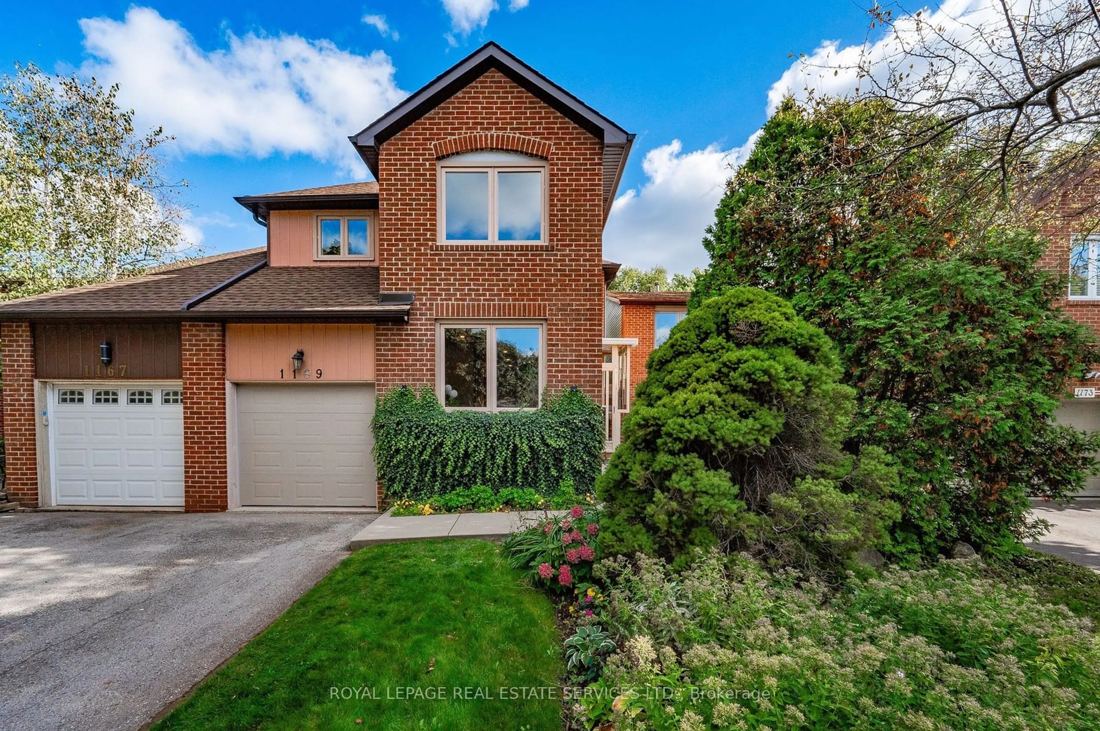 Home with brick exterior material for 1169 Potters Wheel Cres, Oakville Ontario L6M 1J3