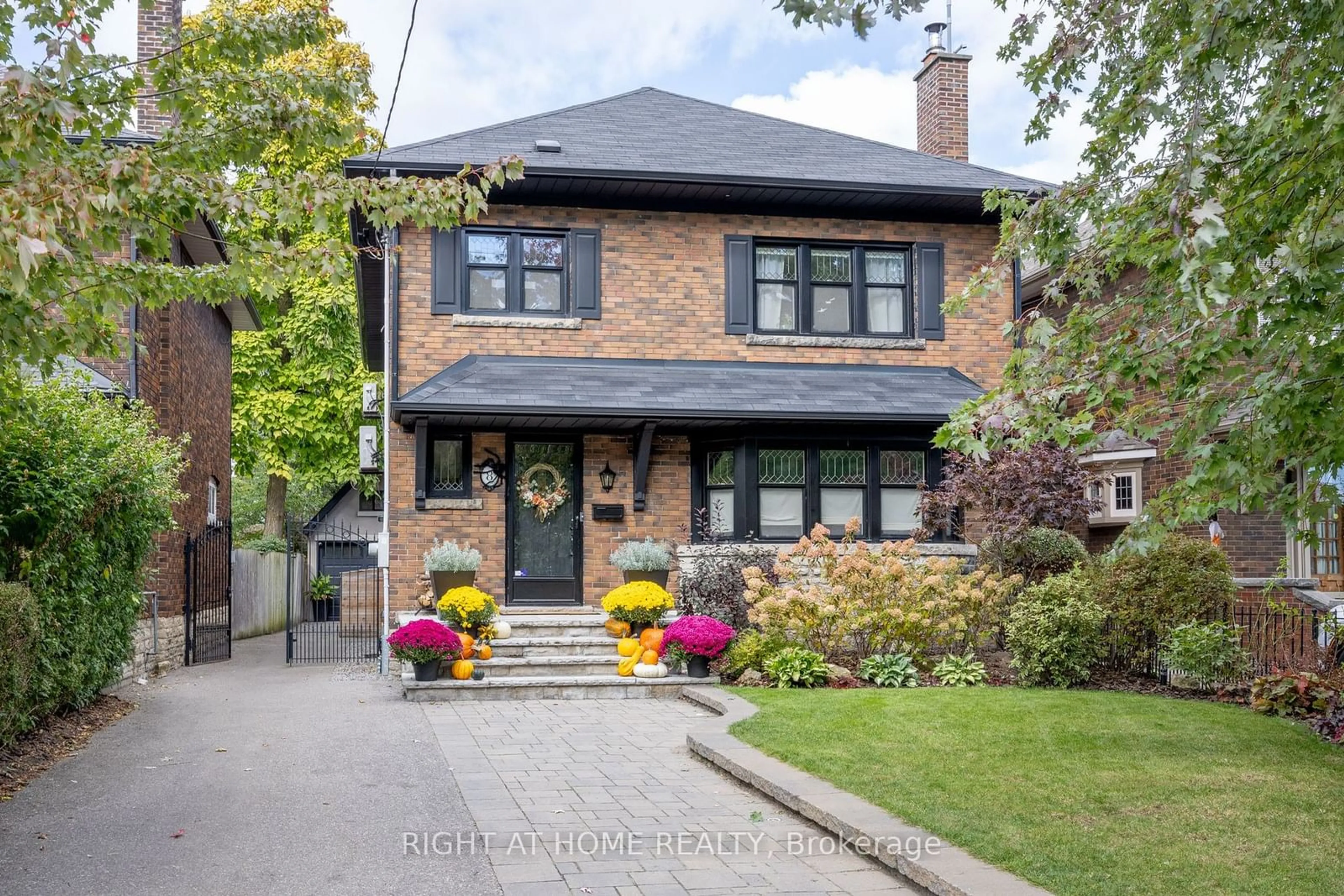 Home with brick exterior material for 8 Baby Point Rd, Toronto Ontario M6S 2E6