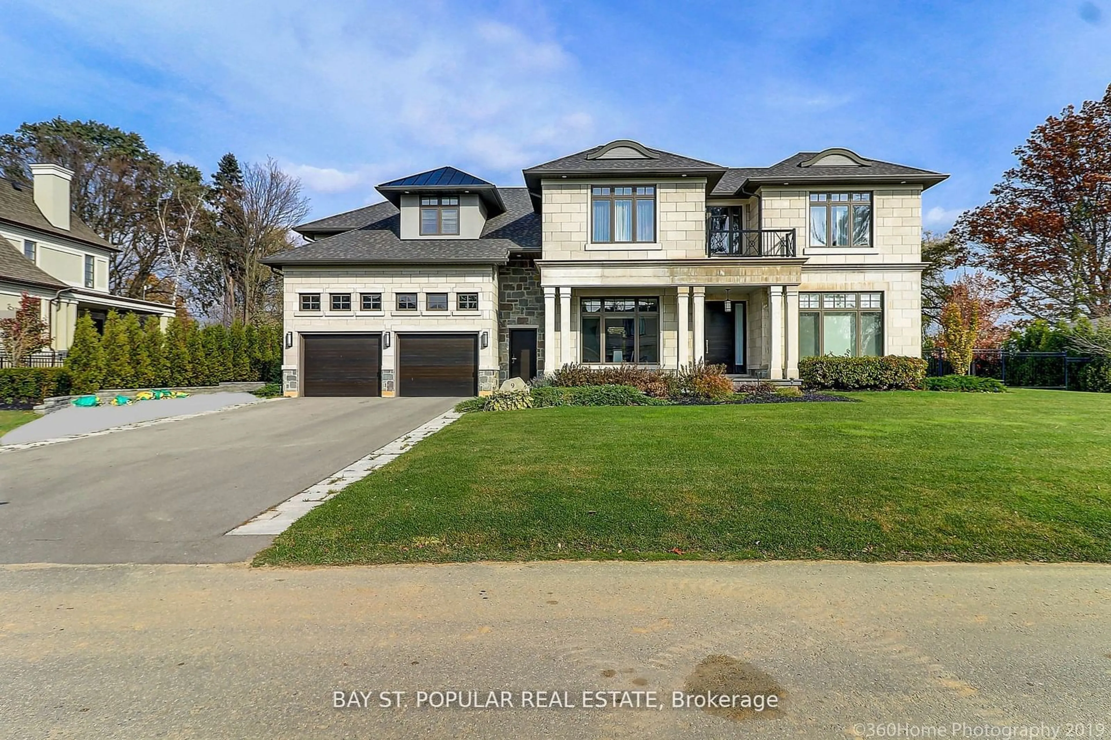 Frontside or backside of a home, the street view for 9 Lambert Common, Oakville Ontario L6K 0H6