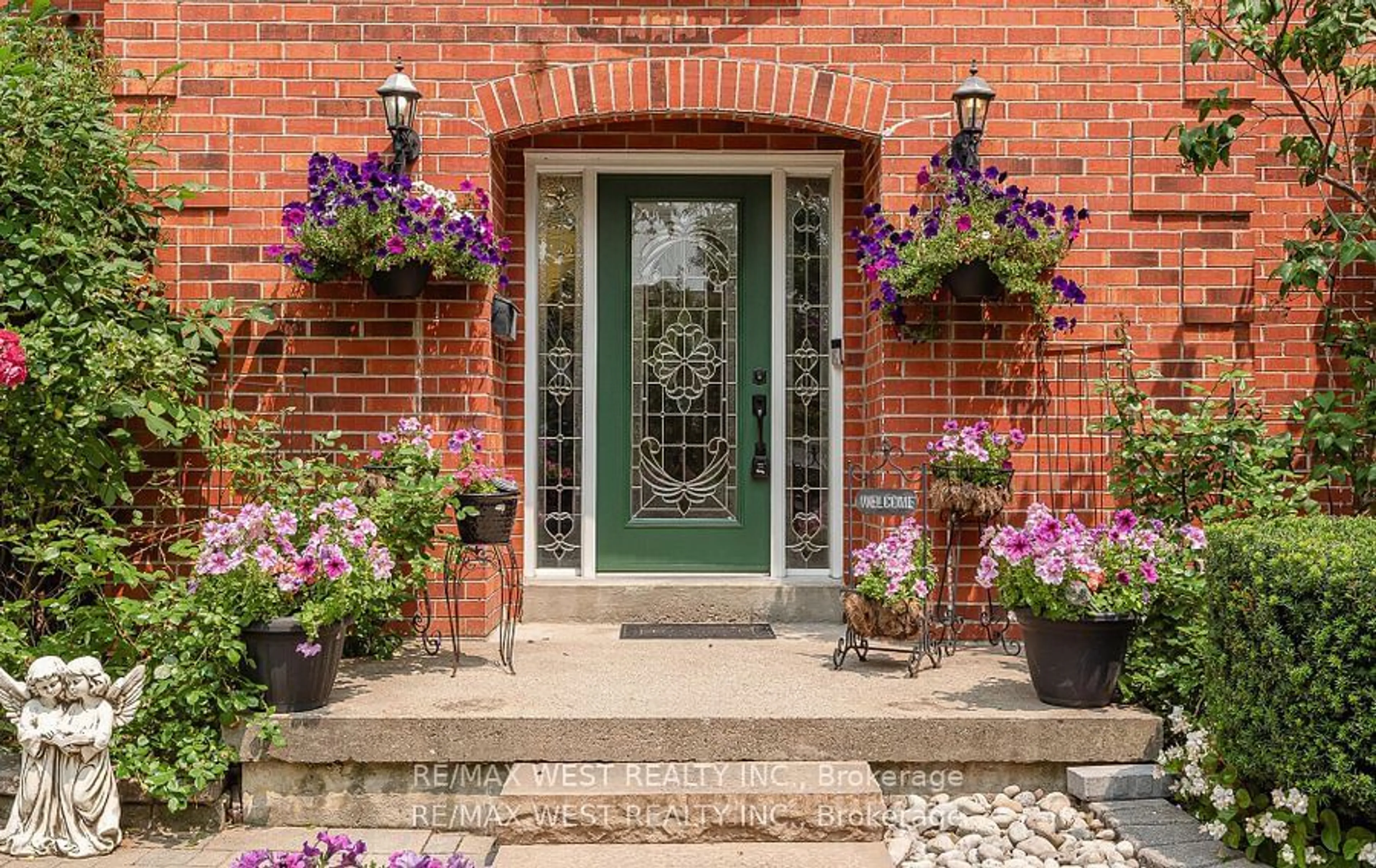 Indoor entryway, ceramic floors for 78 Dawnridge Tr, Brampton Ontario L6Z 2A3