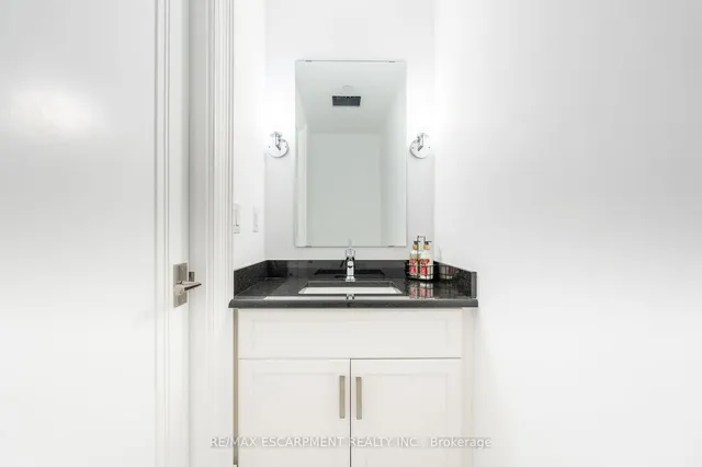 Additional property image - 2060 Lakeshore Rd Unit 406