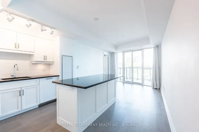 Additional property image - 2060 Lakeshore Rd Unit 406