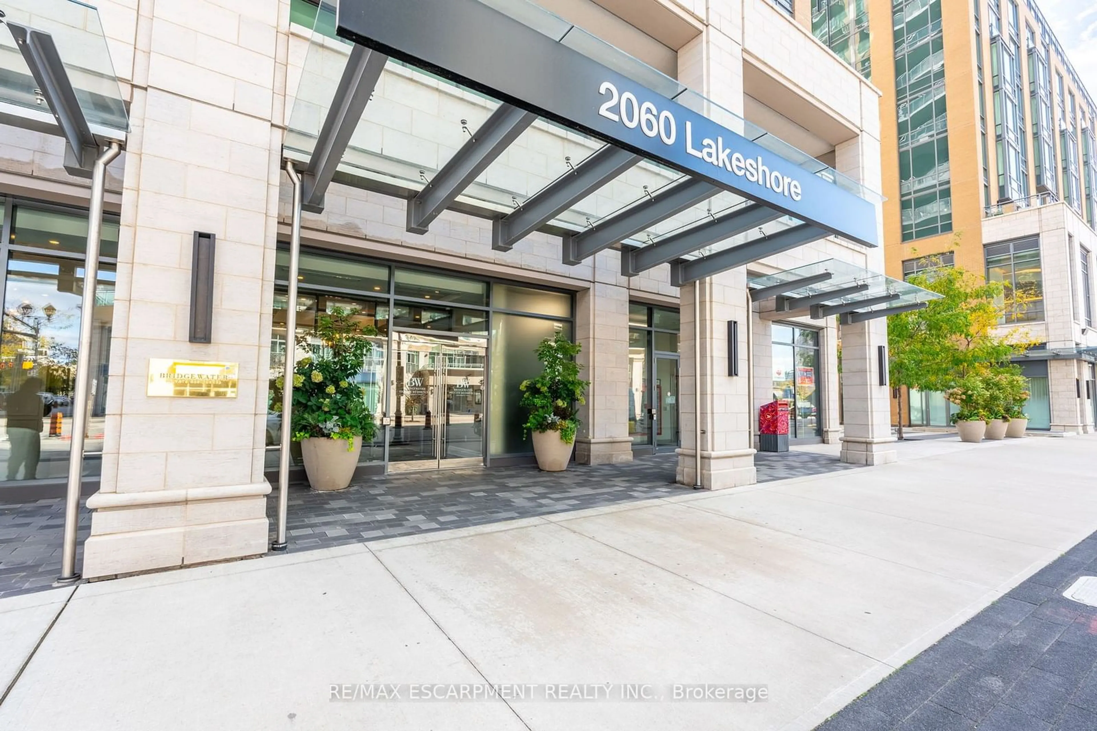 Indoor lobby, ceramic floors for 2060 Lakeshore Rd #406, Burlington Ontario L7R 0G2