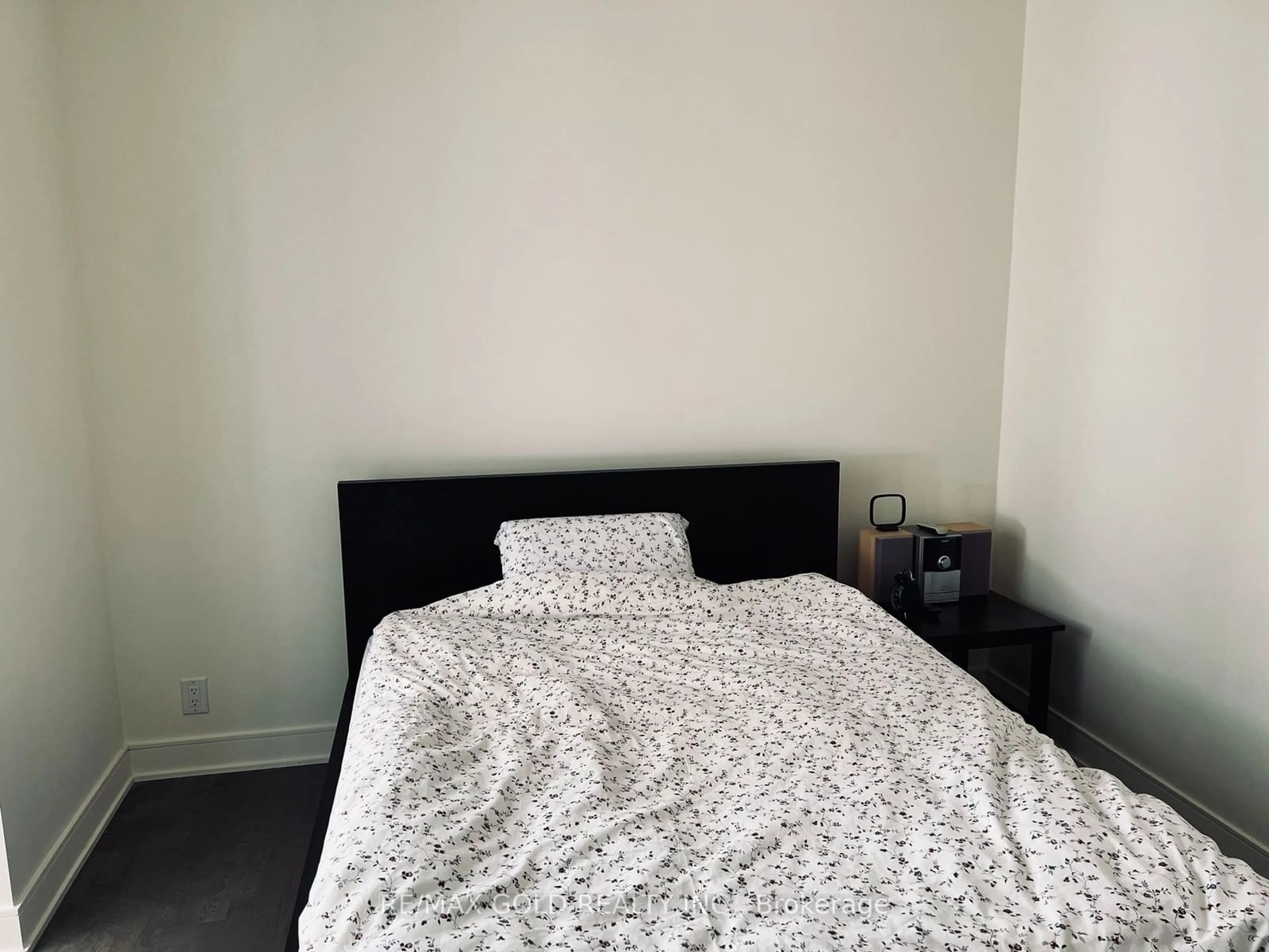 A pic of a room, not visible floor for 1575 Lakeshore Rd #471, Mississauga Ontario L5J 0B1