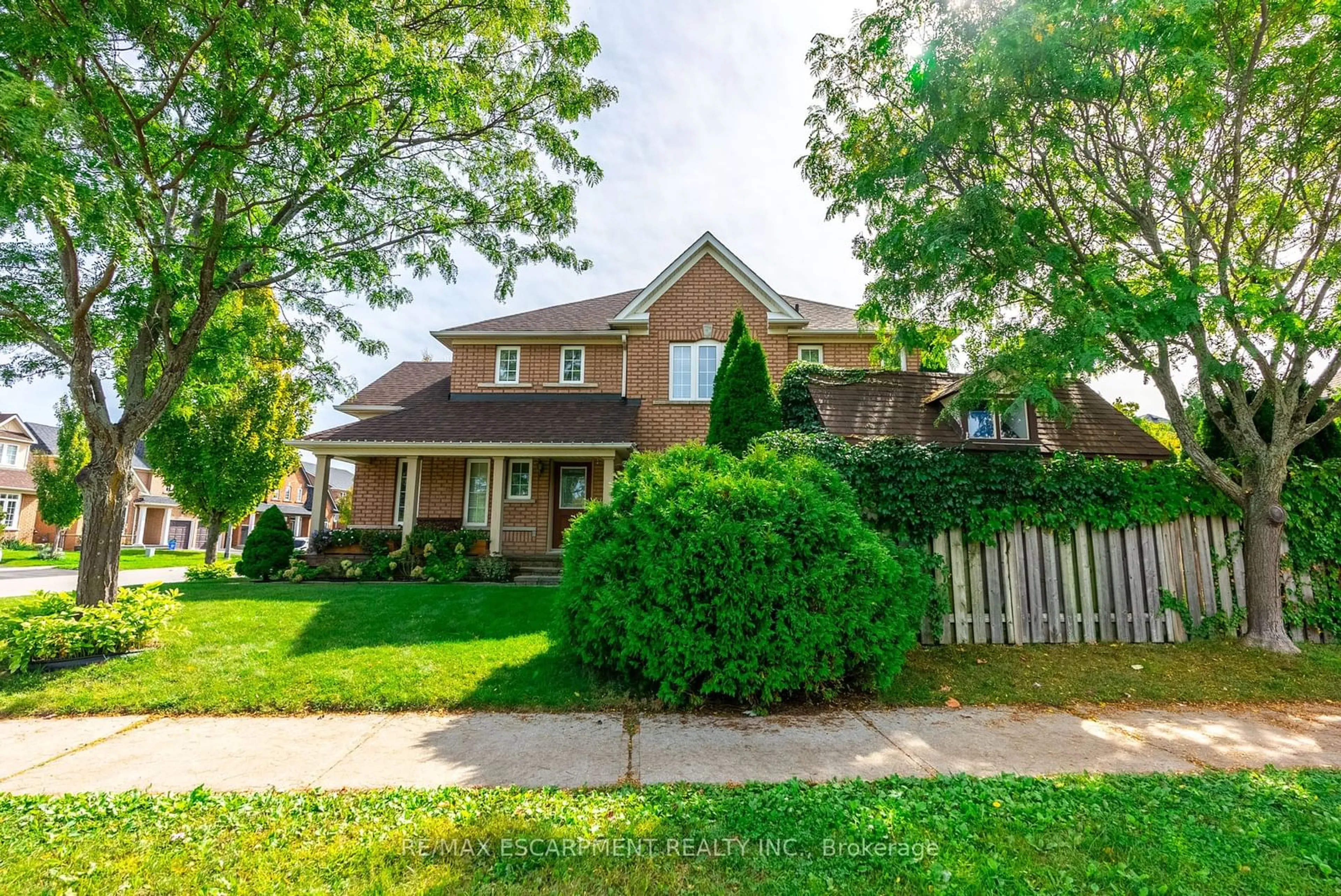 Frontside or backside of a home, the street view for 2352 Falling Green Dr, Oakville Ontario L6M 5A7