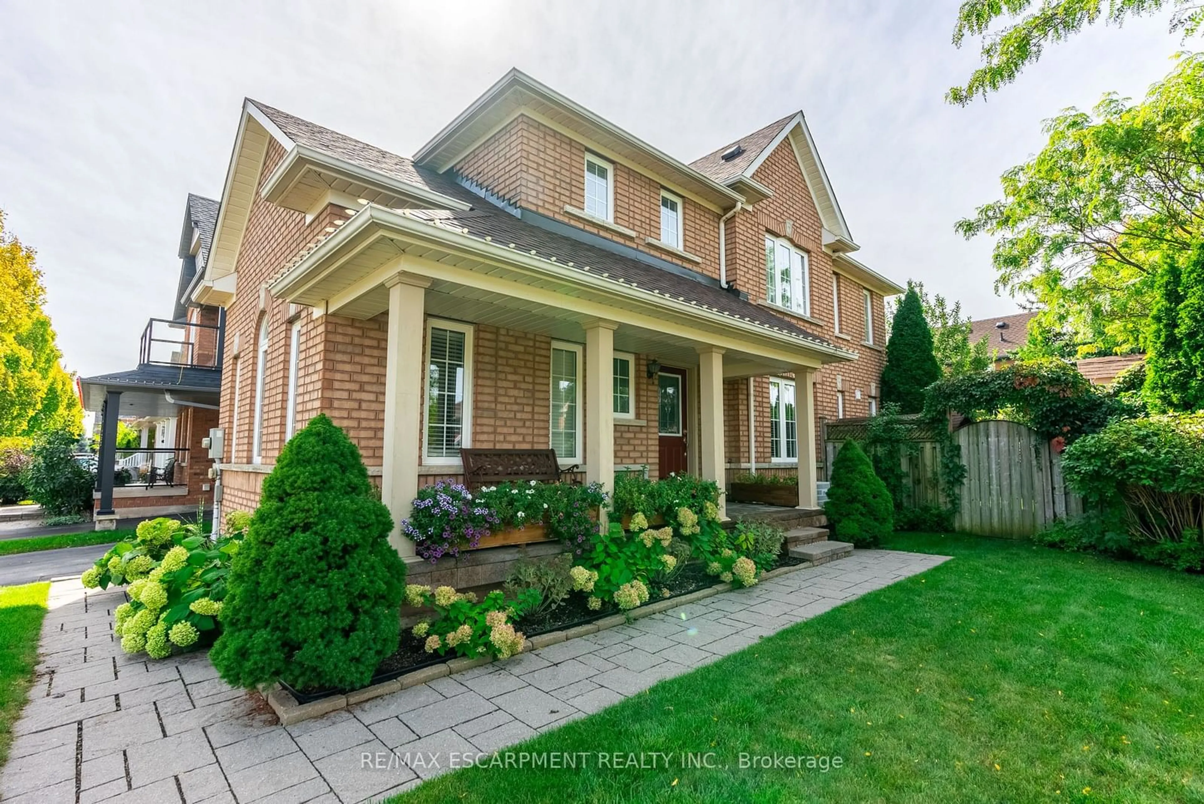 Home with brick exterior material for 2352 Falling Green Dr, Oakville Ontario L6M 5A7