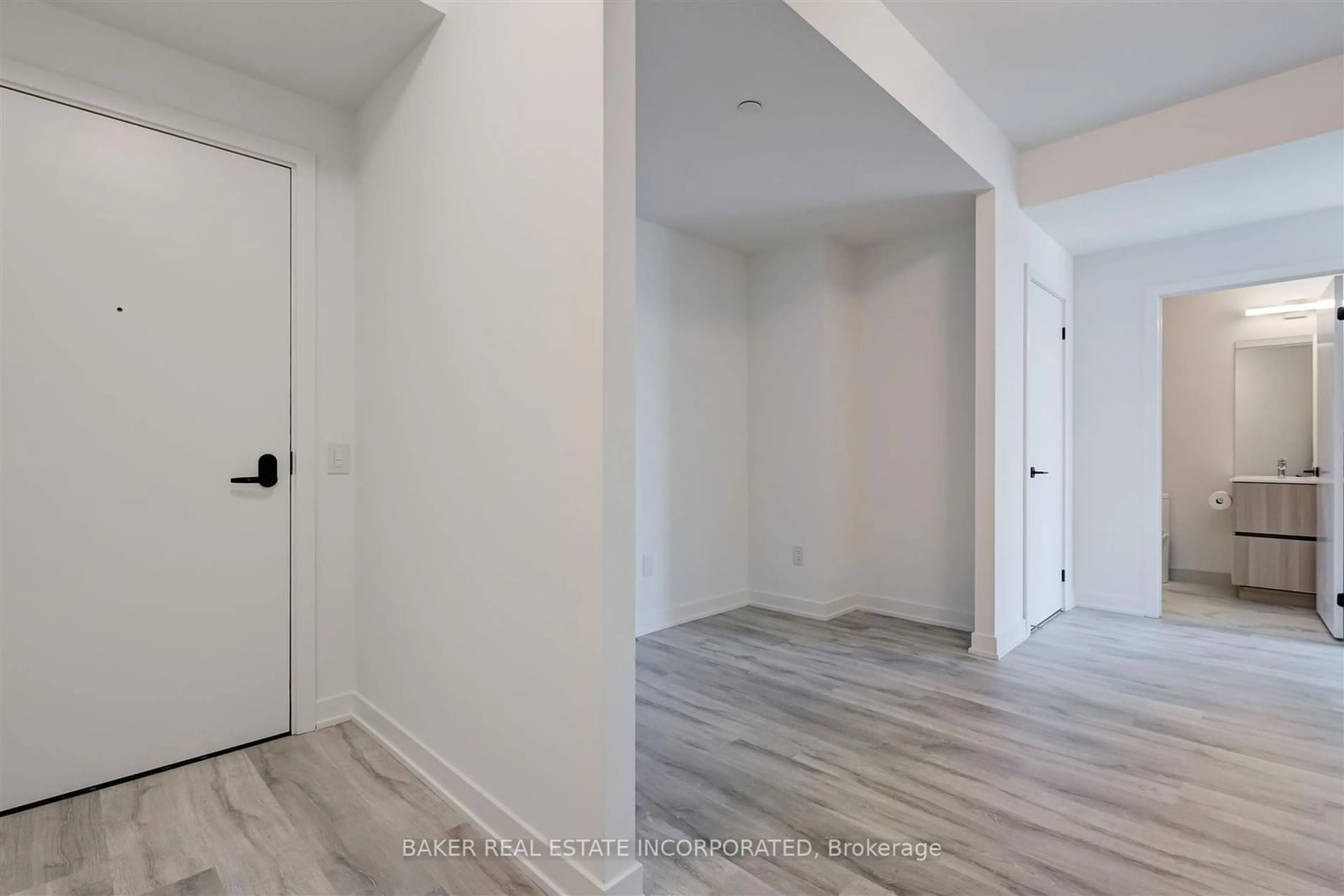 Indoor entryway, not visible floor for 220 Missinnihe Way #1105, Mississauga Ontario L5H 0A9