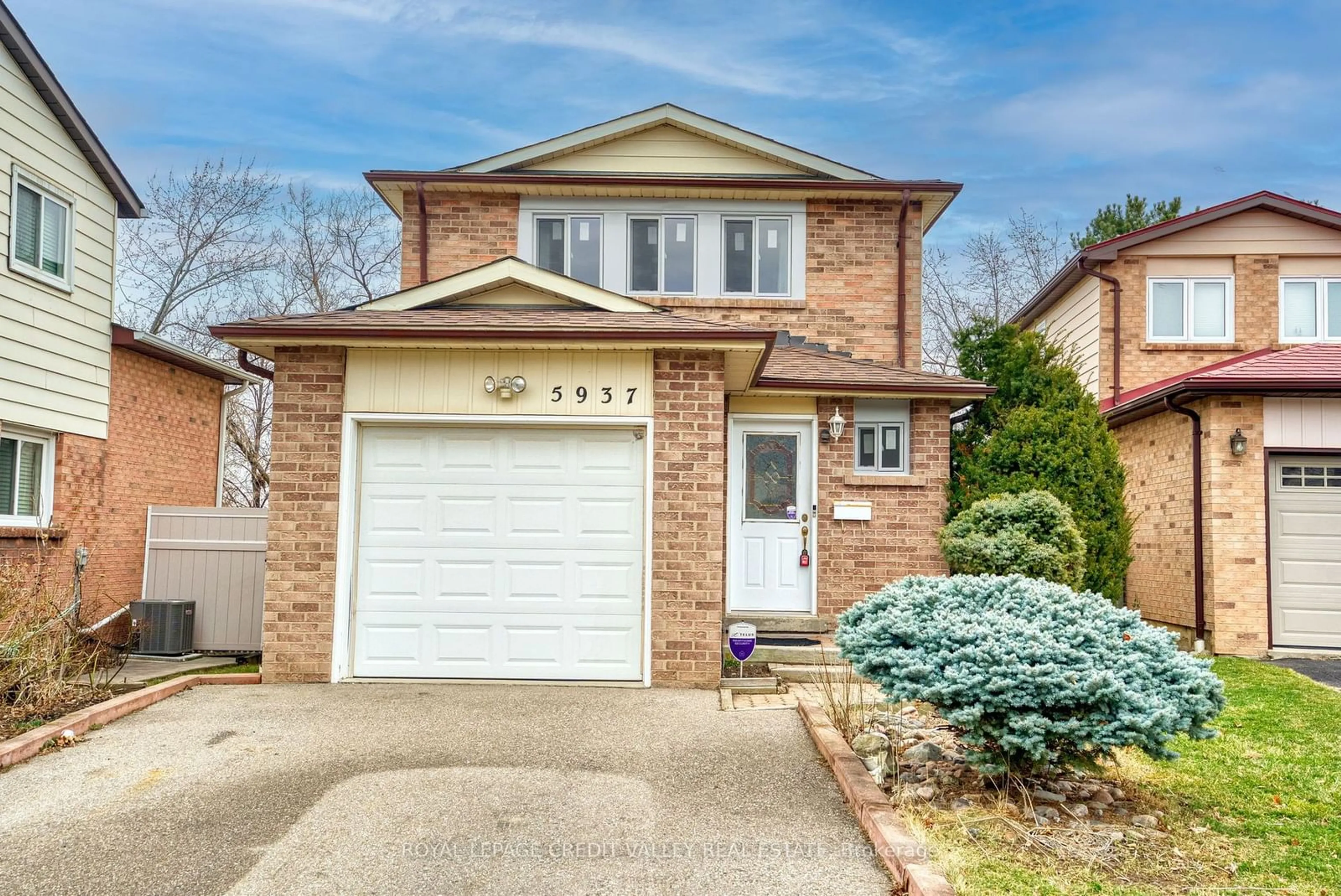 Frontside or backside of a home, cottage for 5937 Shandwick Pl, Mississauga Ontario L5M 2M7