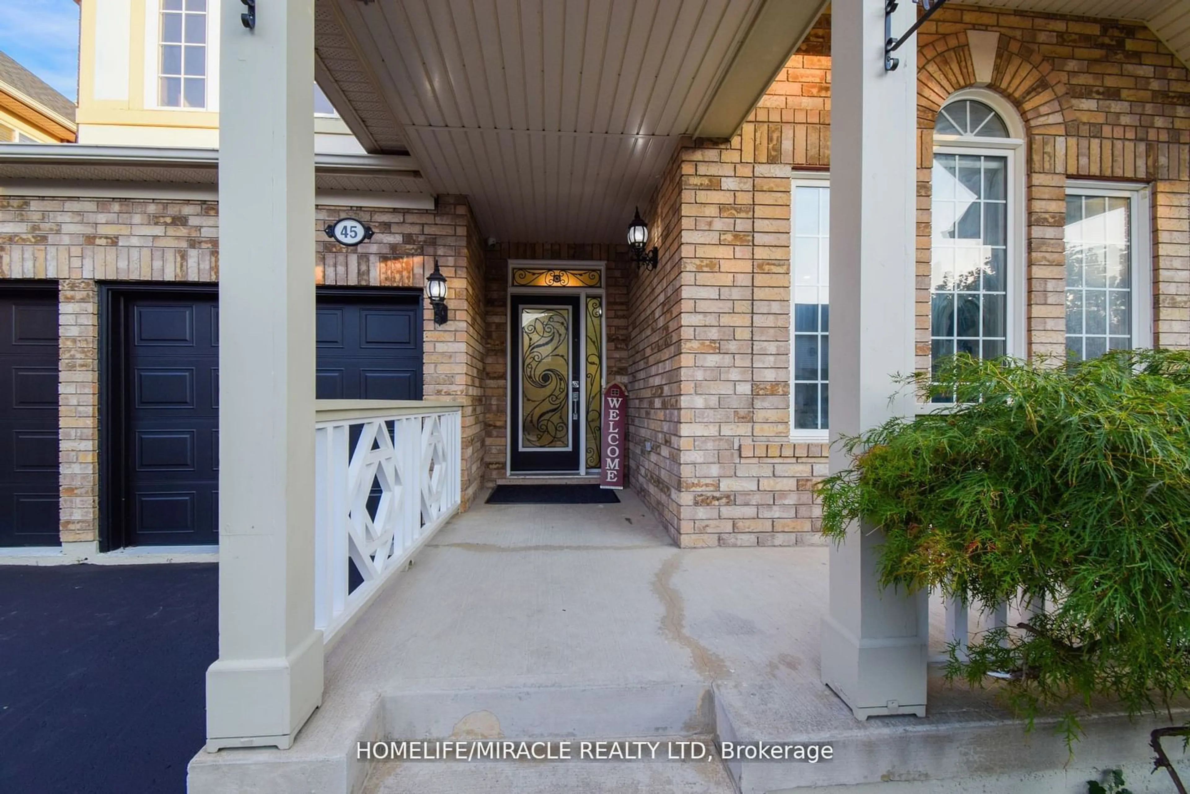 Indoor entryway, ceramic floors for 45 Williamson Dr, Brampton Ontario L7A 3L9