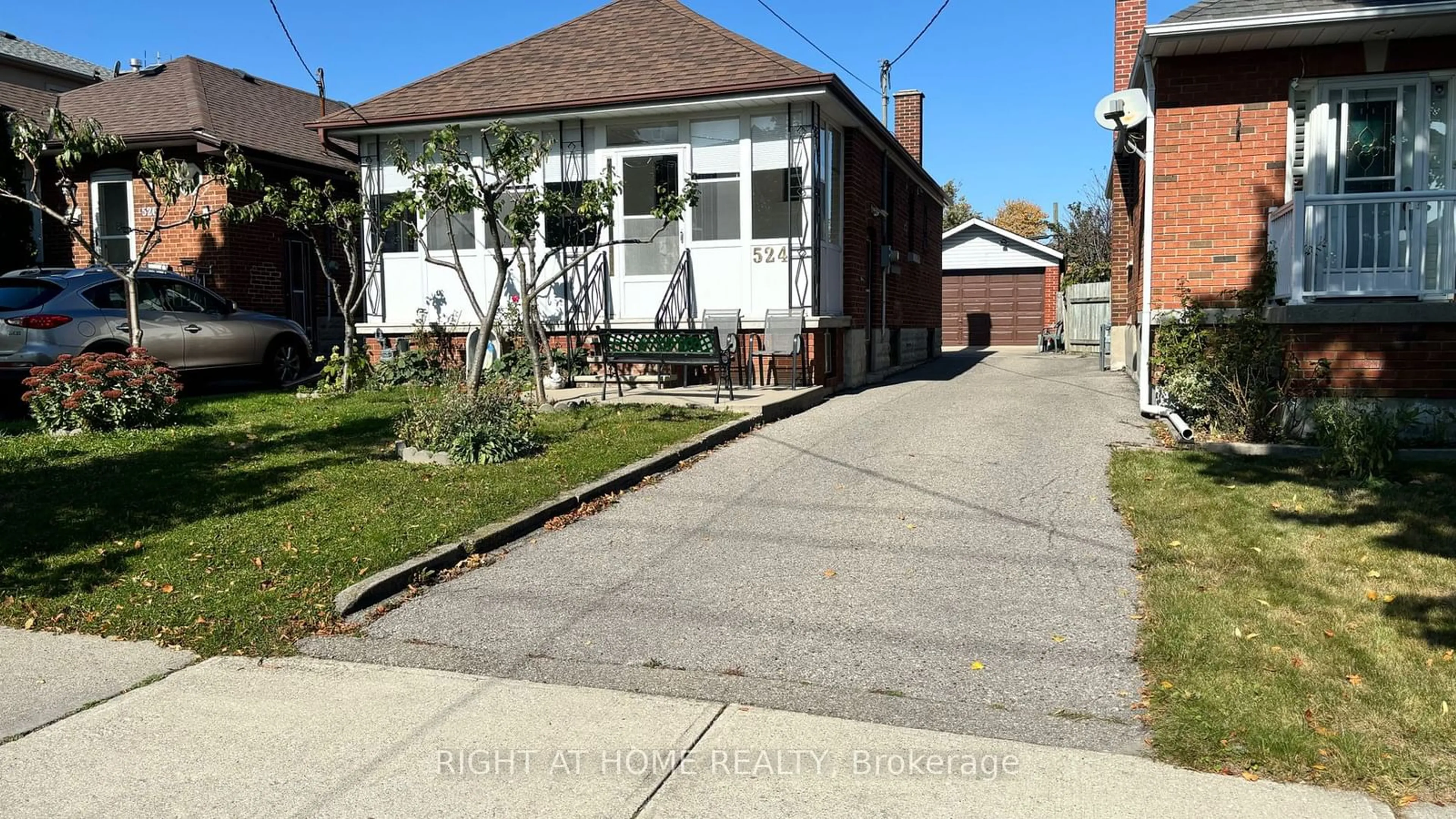 Frontside or backside of a home, the street view for 524 Glen Park Ave, Toronto Ontario M6B 2G3