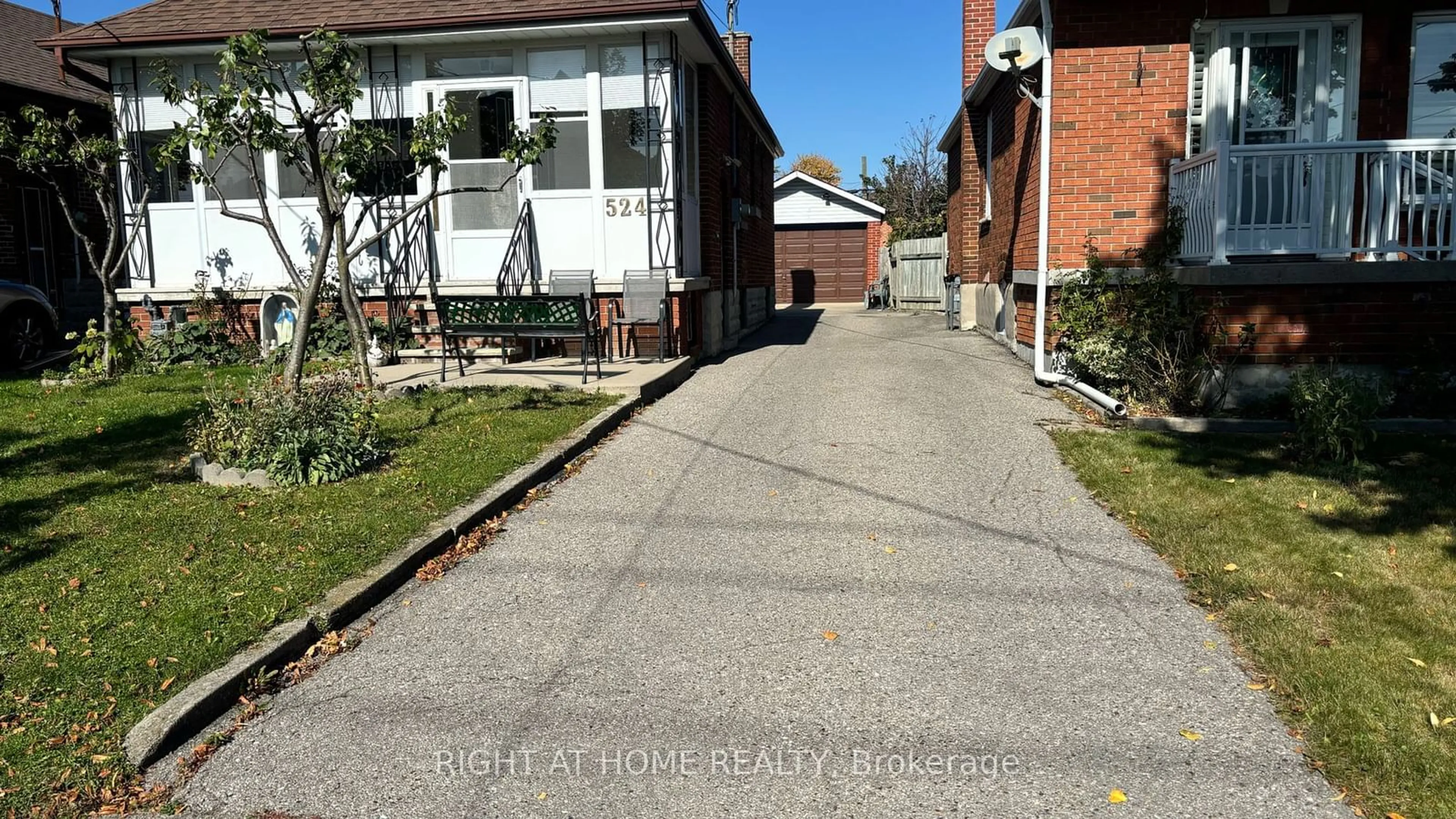 Frontside or backside of a home, the street view for 524 Glen Park Ave, Toronto Ontario M6B 2G3