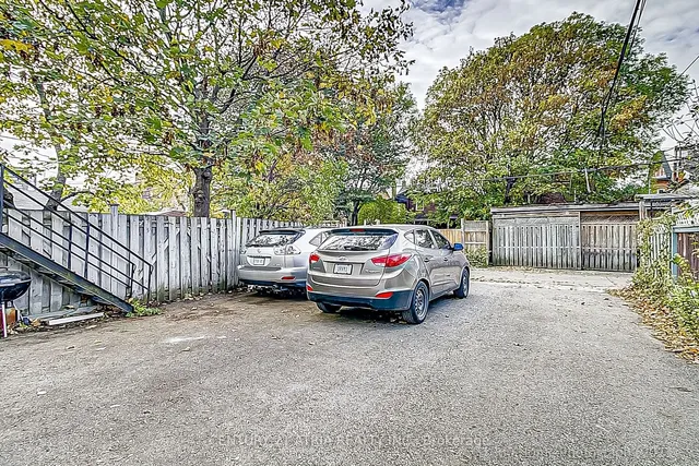 Primary image of 30 Lansdowne Ave