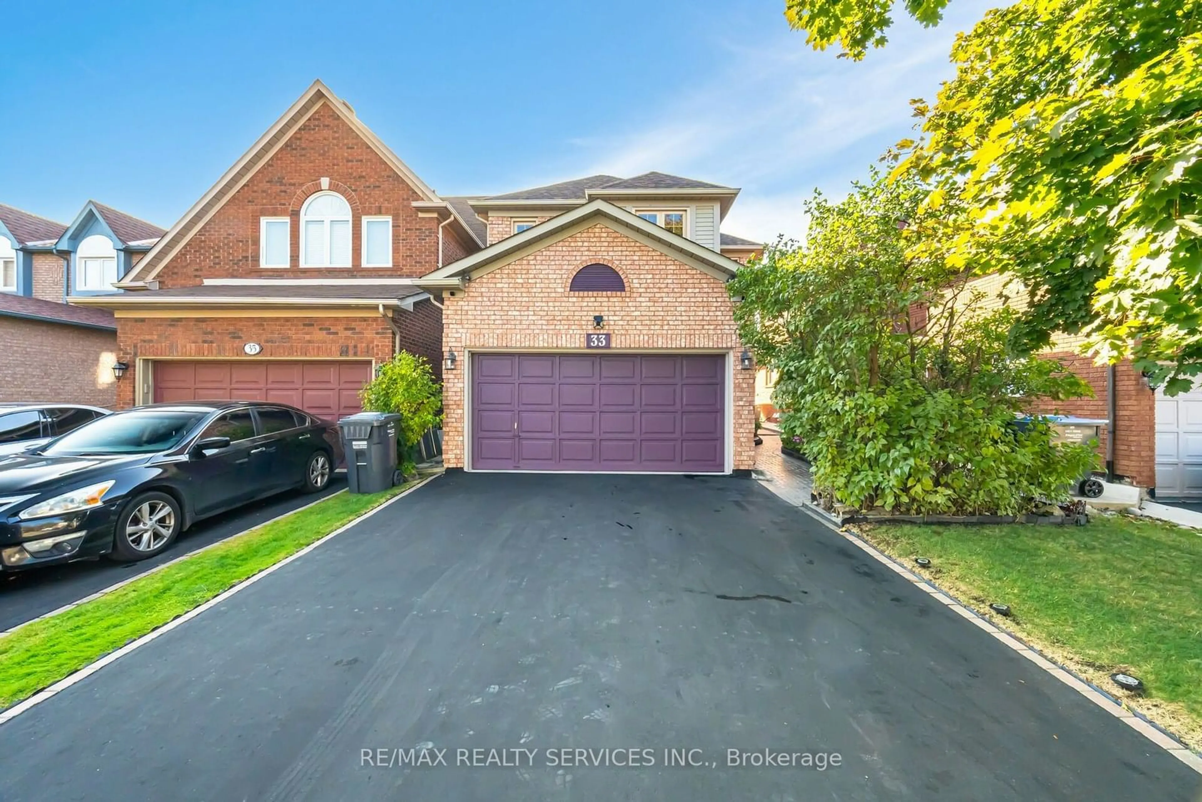 Frontside or backside of a home, the street view for 33 Bighorn Cres, Brampton Ontario L6R 1G5