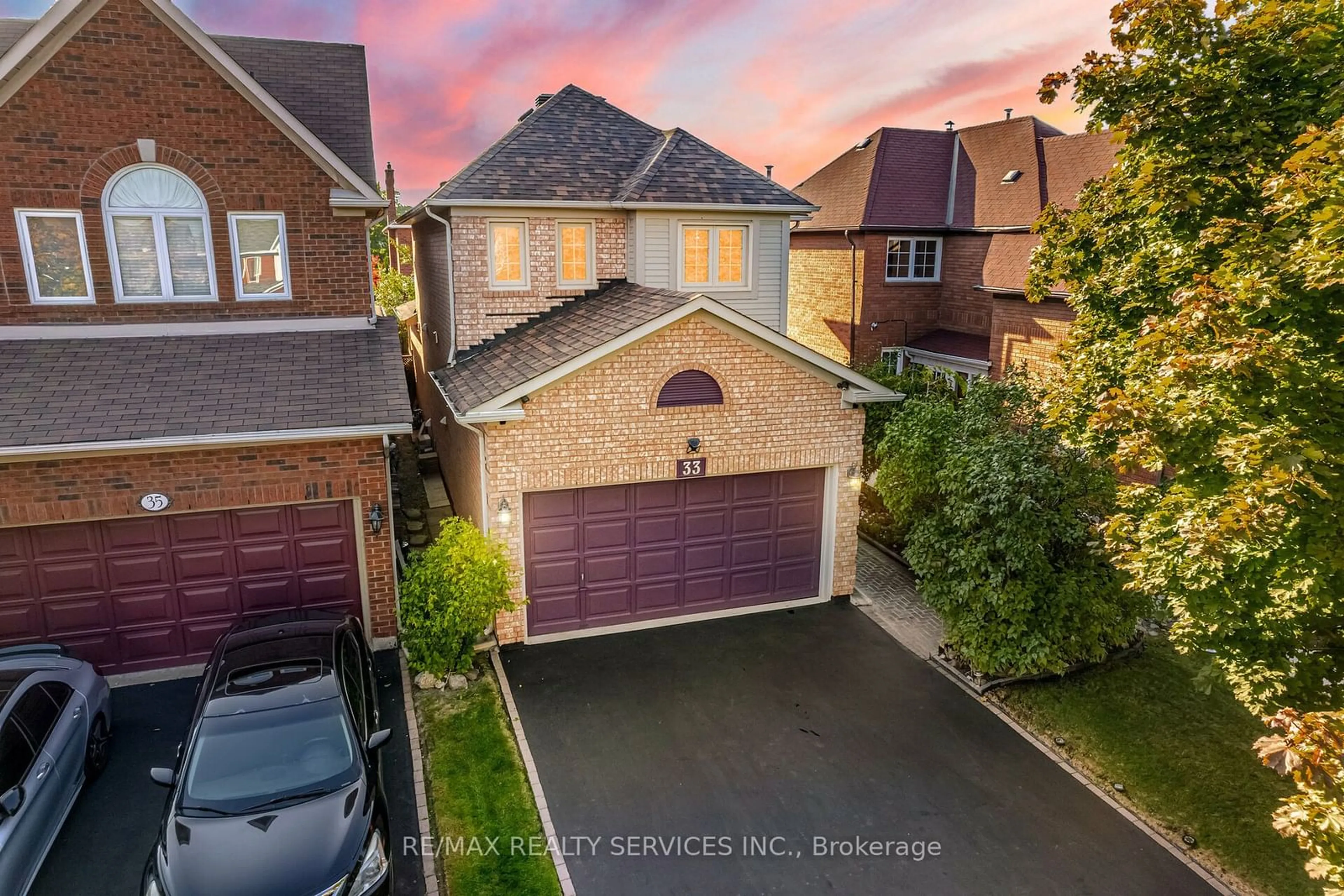 Frontside or backside of a home, the street view for 33 Bighorn Cres, Brampton Ontario L6R 1G5