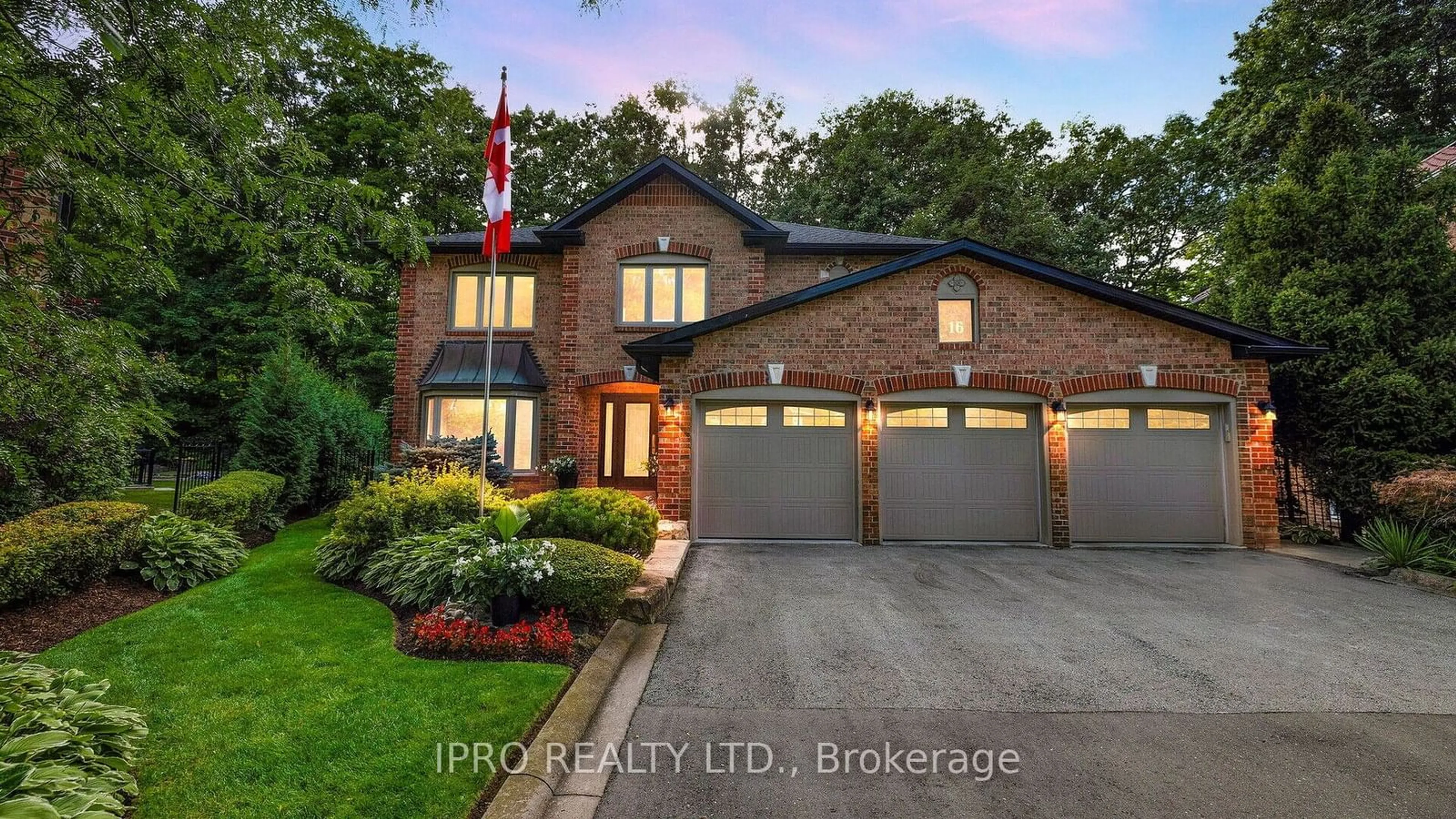 Home with brick exterior material for 16 Grand Oaks Crt, Brampton Ontario L6Z 3K7