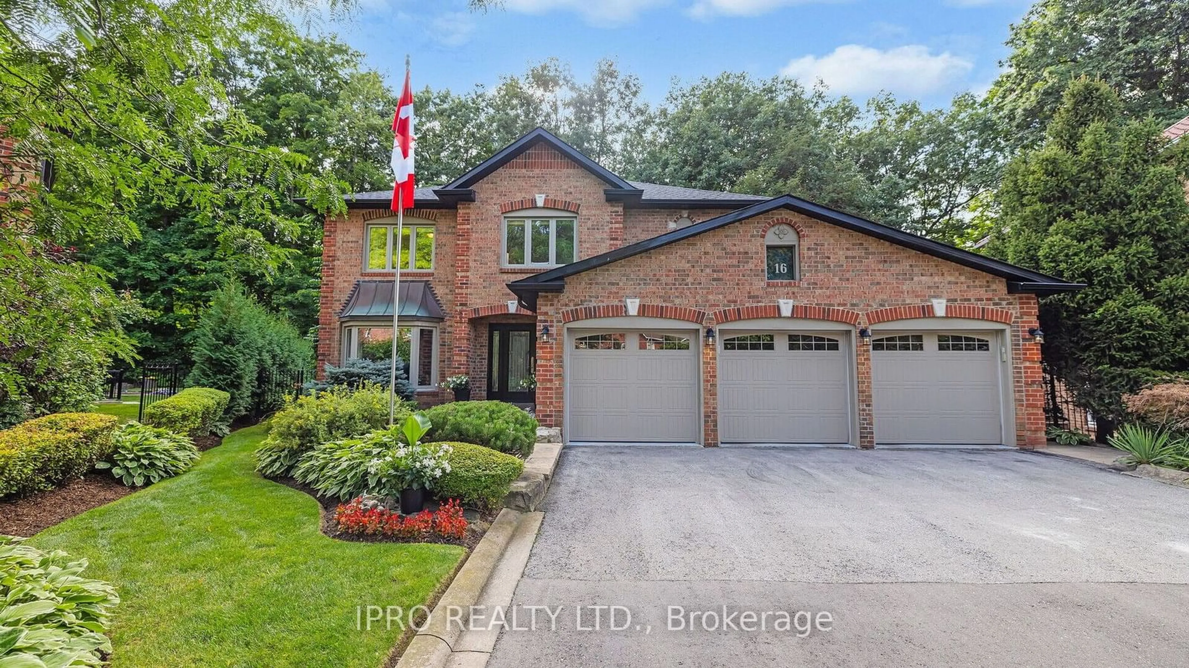 Home with brick exterior material for 16 Grand Oaks Crt, Brampton Ontario L6Z 3K7