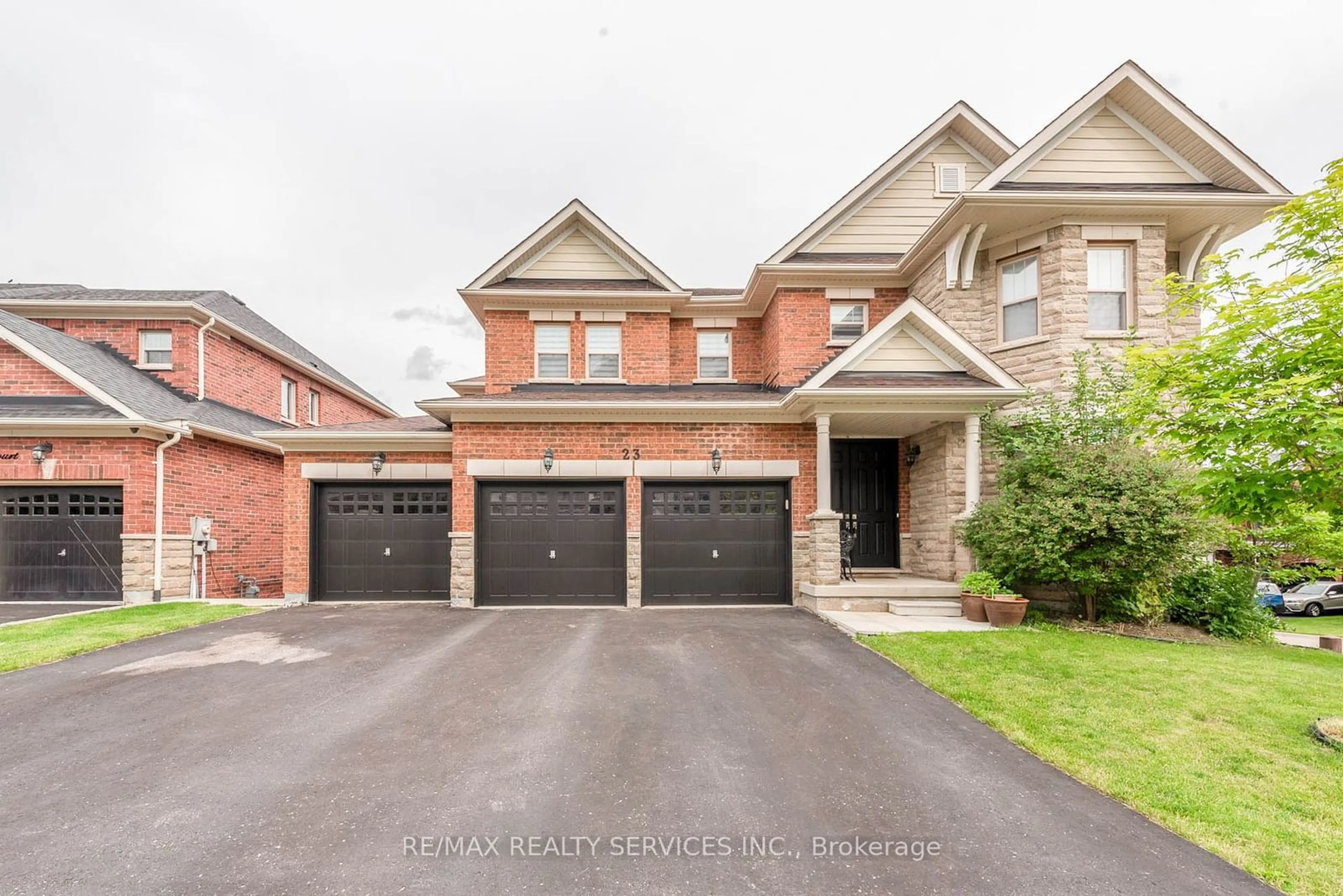 Frontside or backside of a home, the street view for 23 Lizzie Crt, Caledon Ontario L7C 3X5