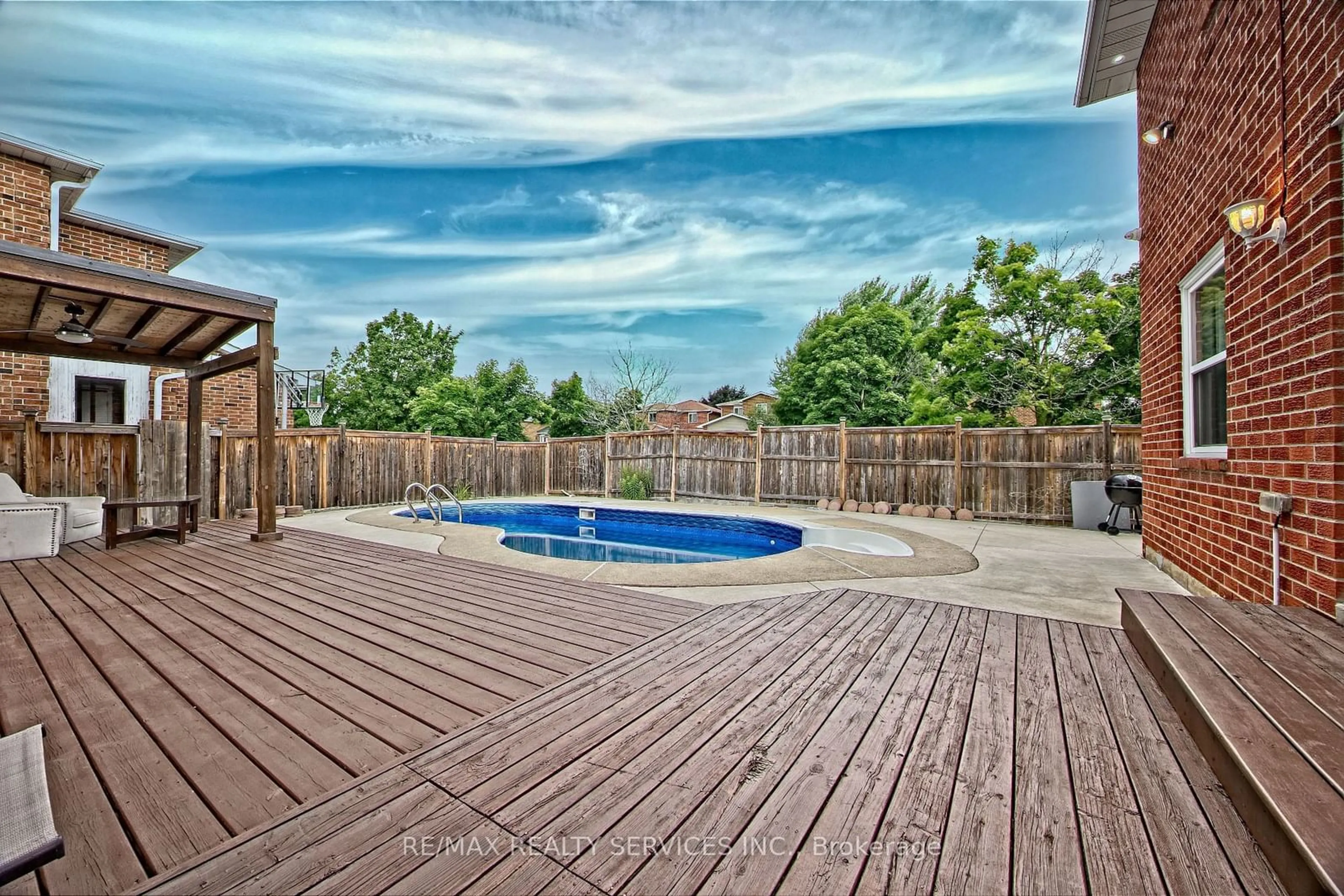 Indoor or outdoor pool for 49 Ecclestone Dr, Brampton Ontario L6X 3N2