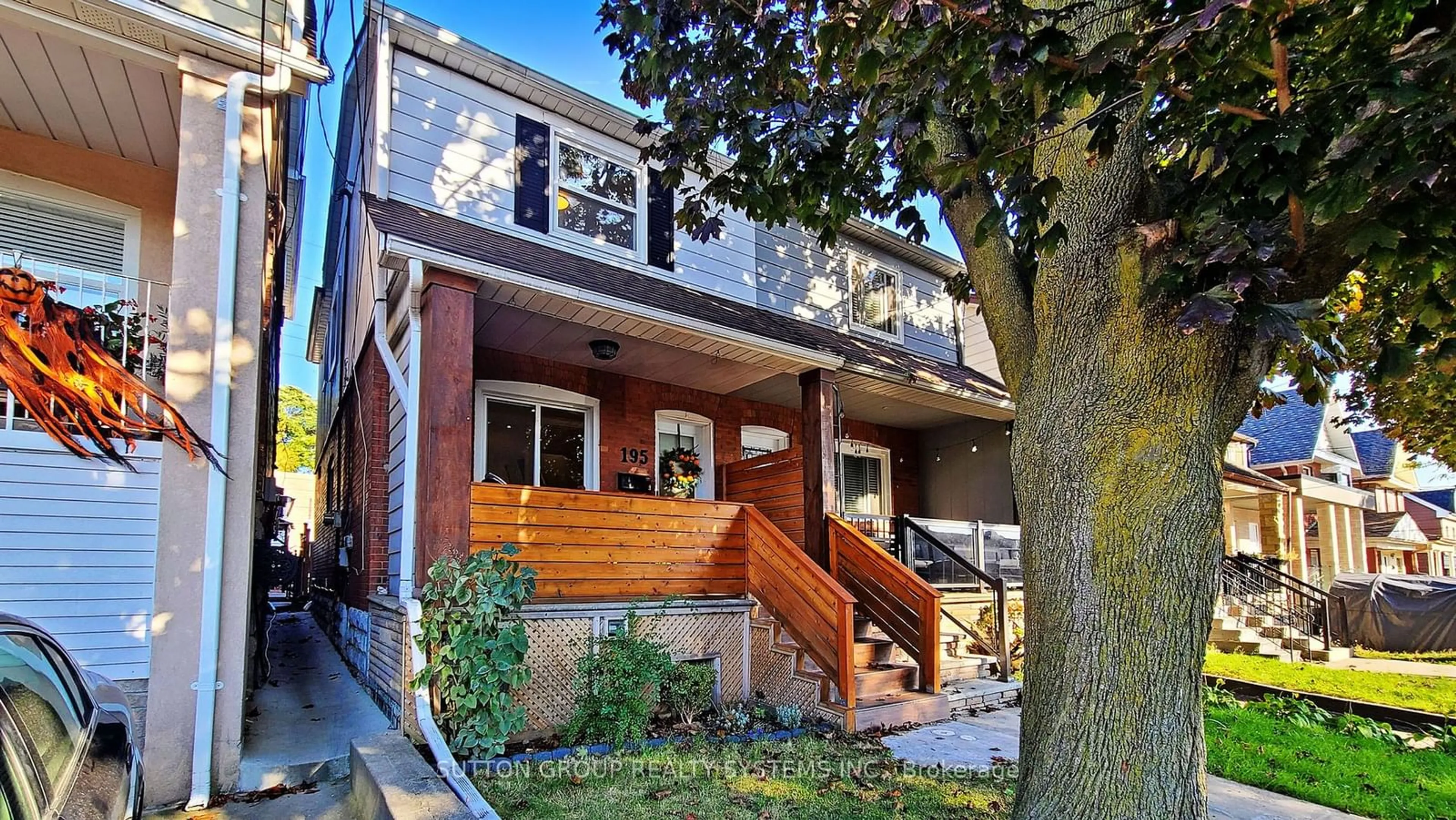 Home with brick exterior material for 195 Prescott Ave, Toronto Ontario M6N 3G9