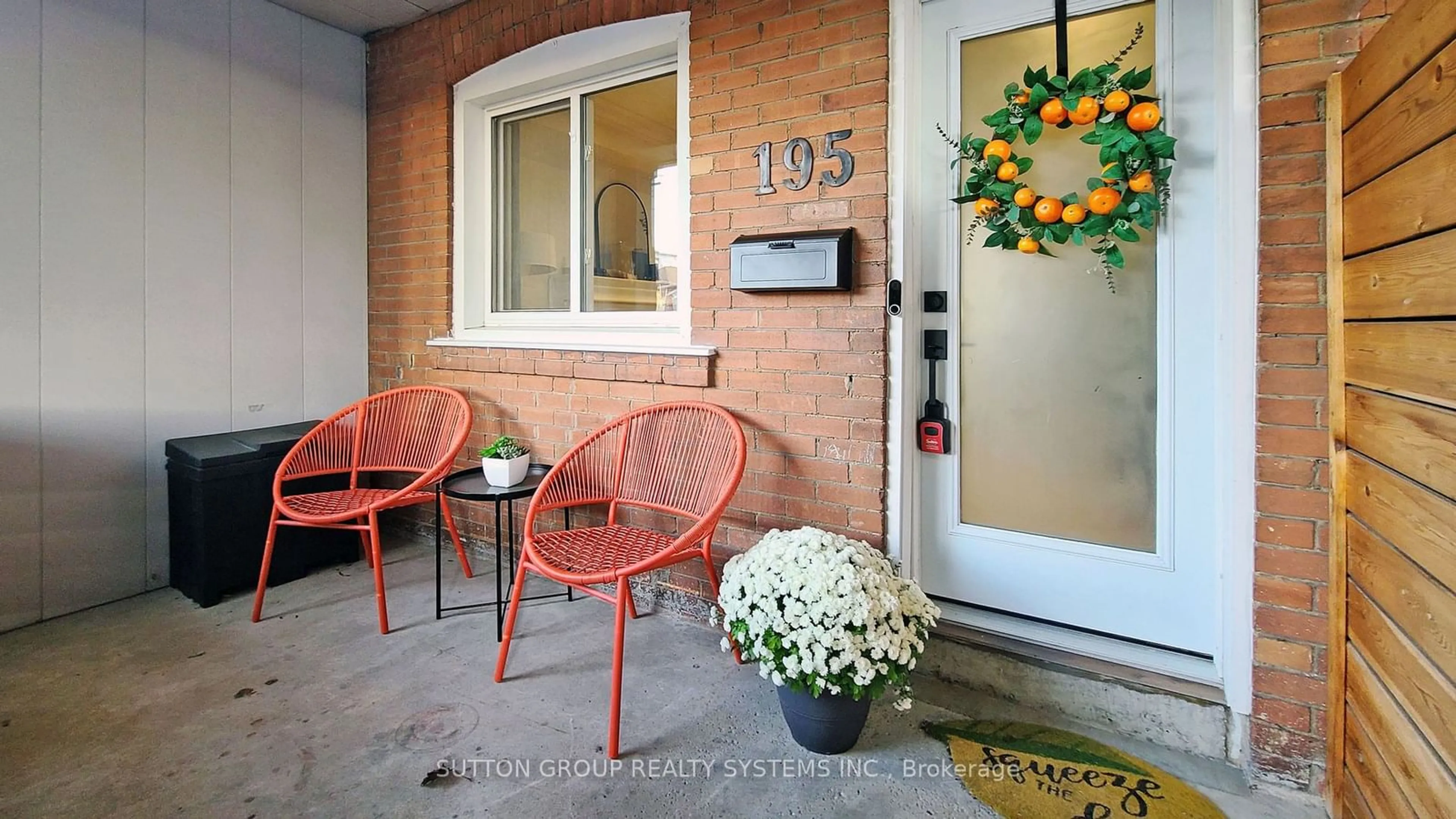 Indoor entryway for 195 Prescott Ave, Toronto Ontario M6N 3G9