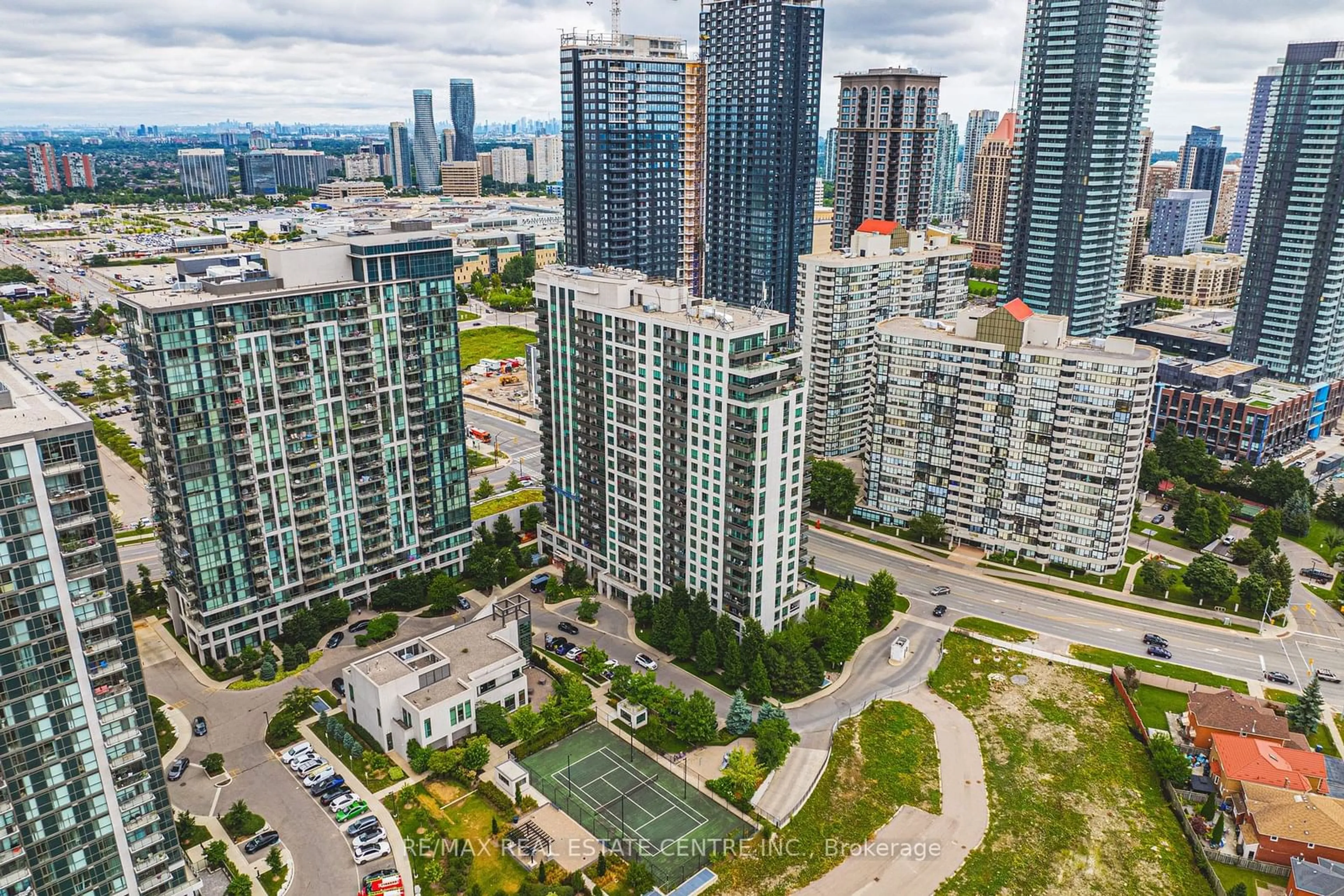 A pic from exterior of the house or condo, the view of city buildings for 335 Rathburn Rd #511, Mississauga Ontario L5B 0C8