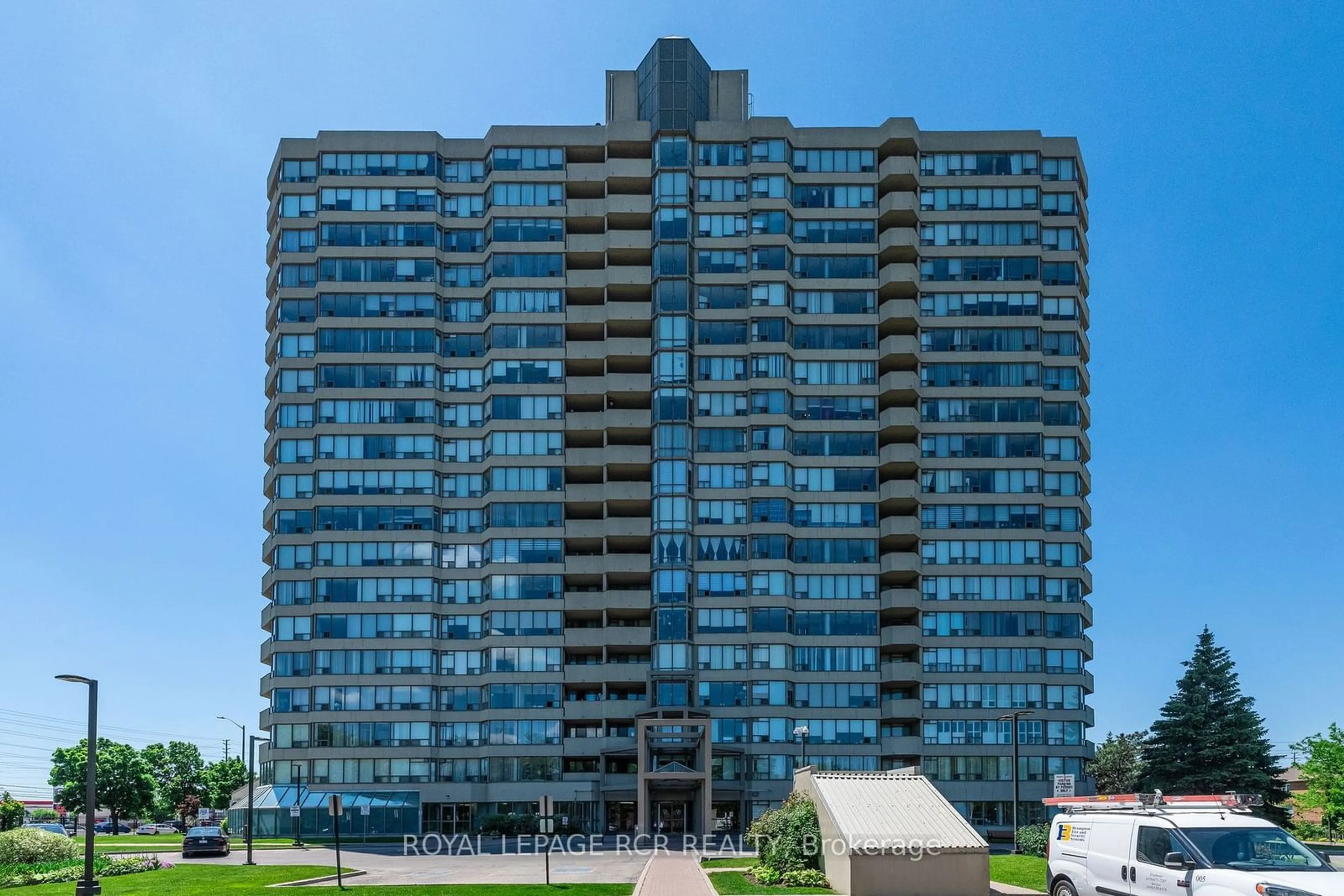 A pic from exterior of the house or condo, the front or back of building for 700 Constellation Dr #209, Mississauga Ontario L5R 3G8